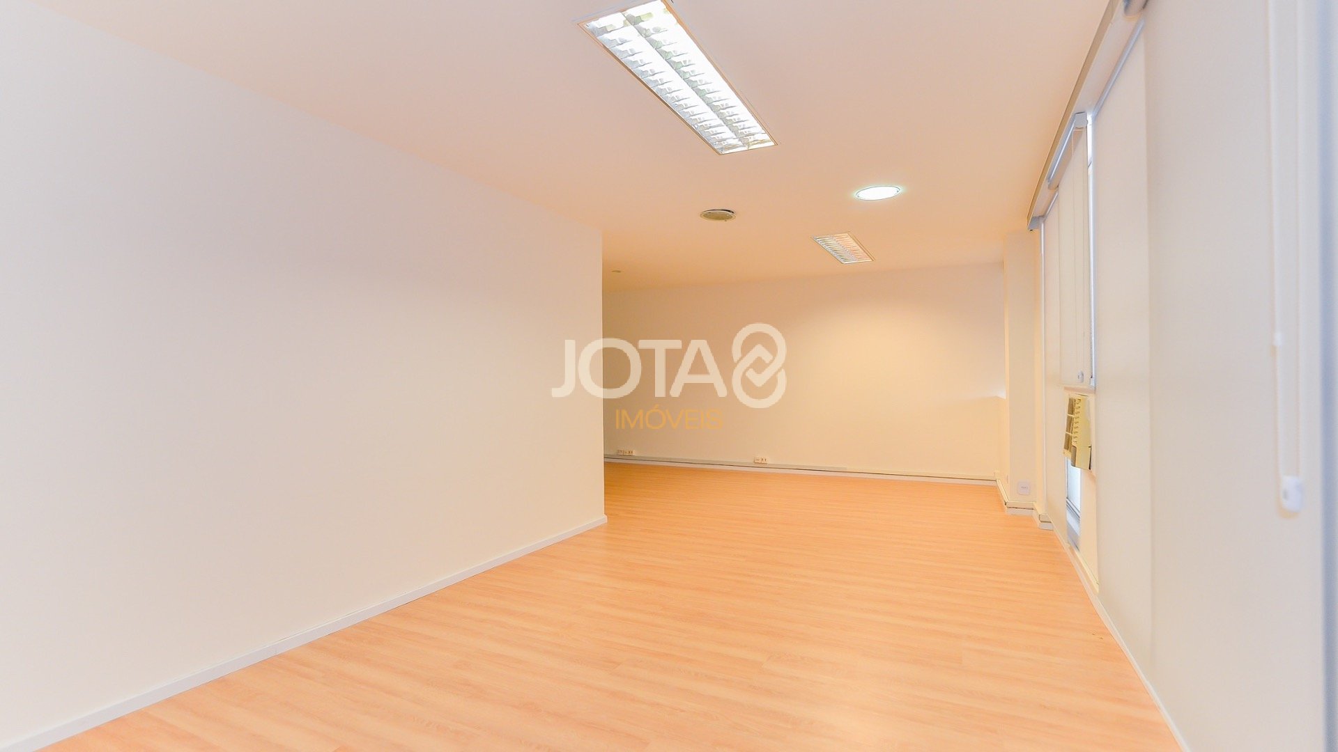 CONJUNTO COMERCIAL EM ÓTIMA LOCALIZAÇÃO