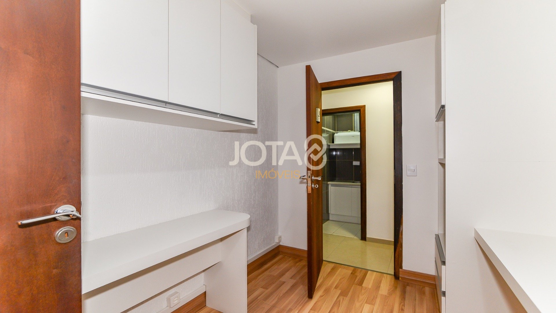 CONJUNTO COMERCIAL EM ÓTIMA LOCALIZAÇÃO
