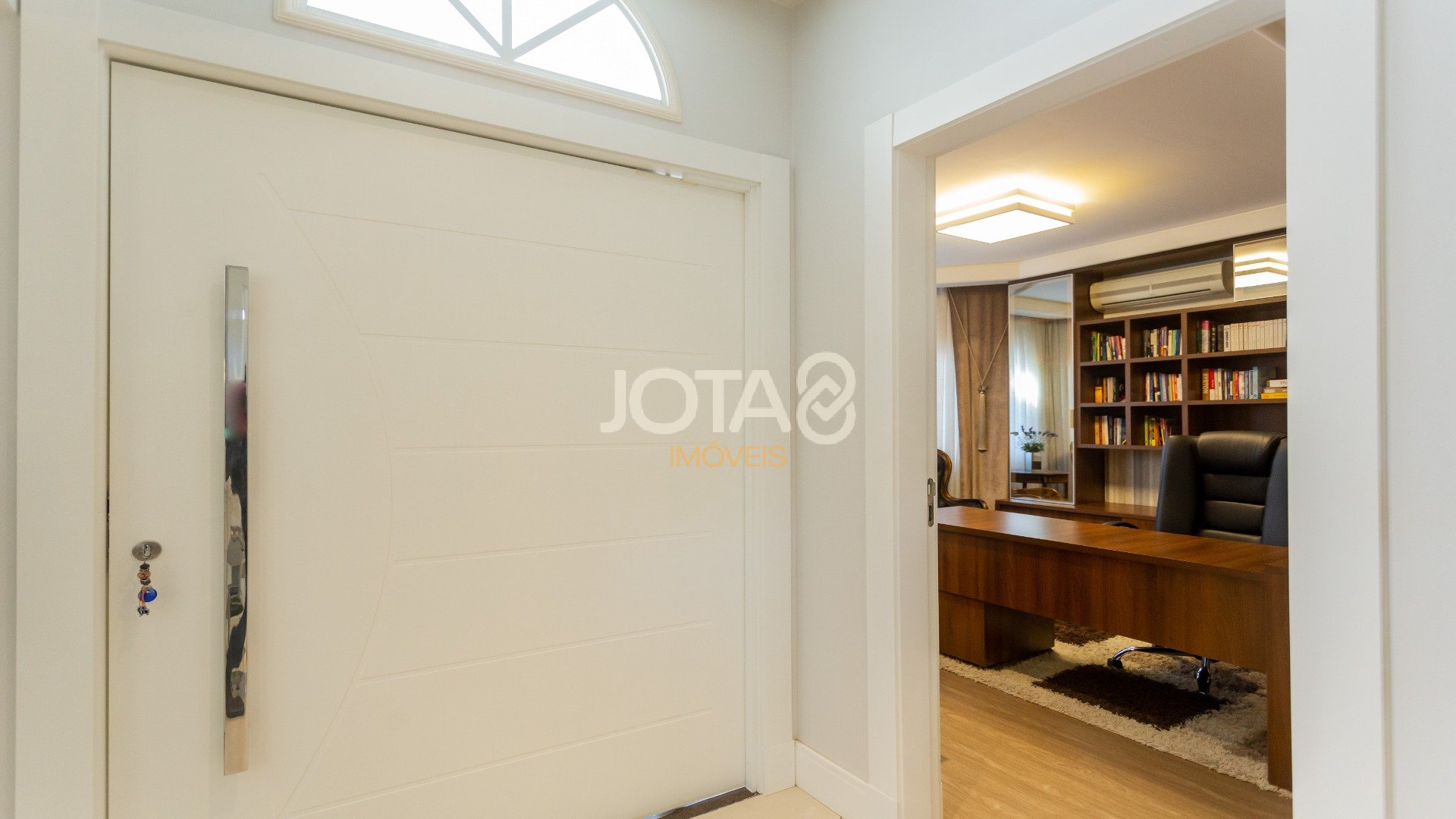 CASA COM 5 SUÍTES E UM TERRENO DE 1.100M²