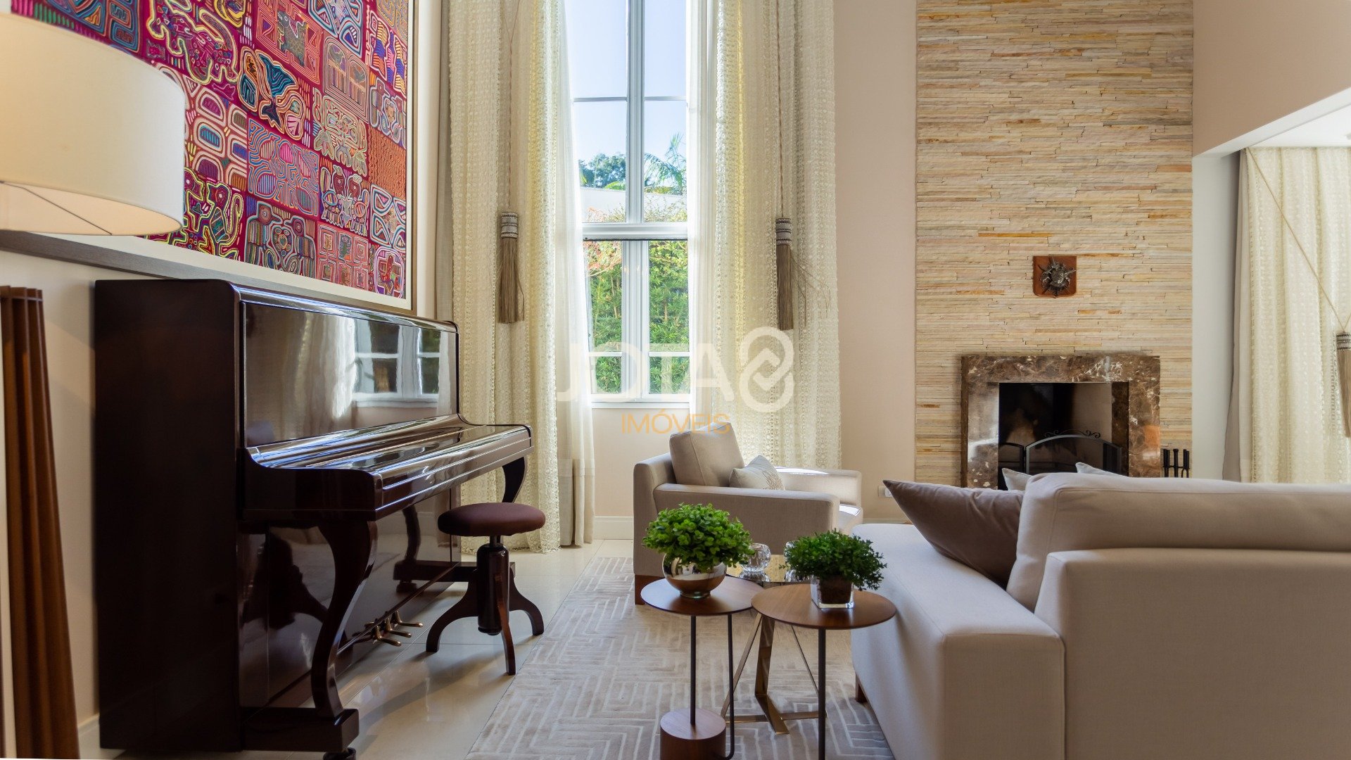 CASA COM 5 SUÍTES E UM TERRENO DE 1.100M²