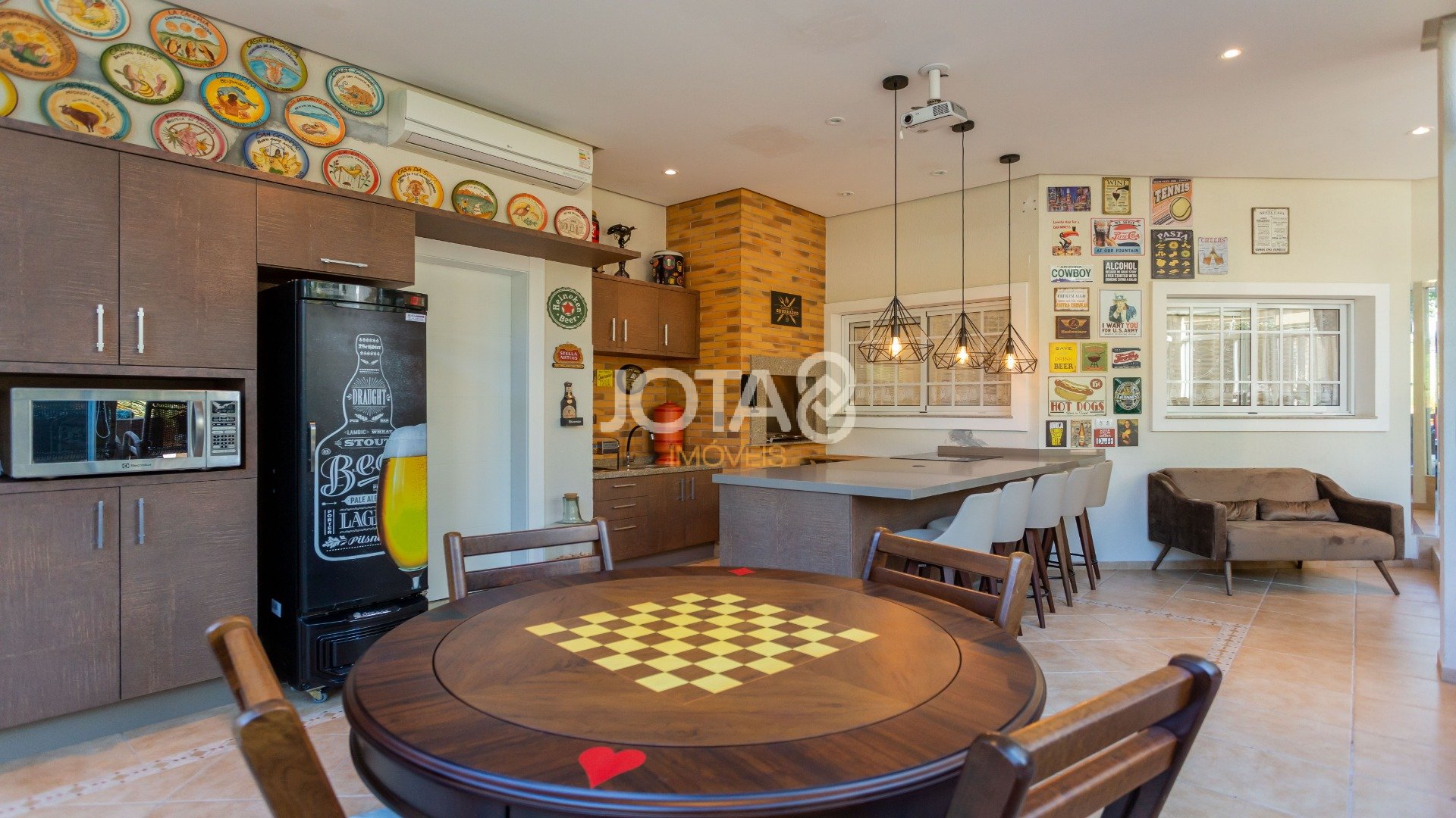 CASA COM 5 SUÍTES E UM TERRENO DE 1.100M²