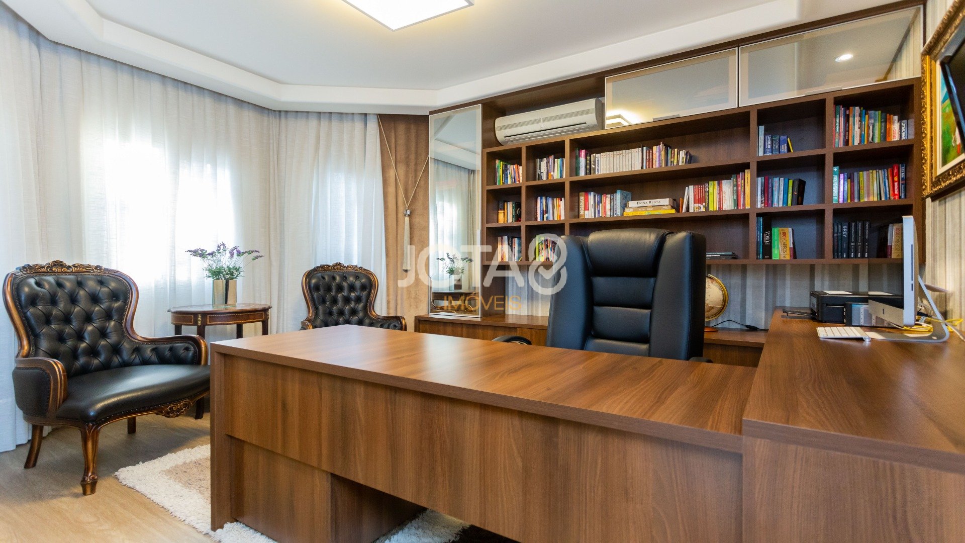 CASA COM 5 SUÍTES E UM TERRENO DE 1.100M²