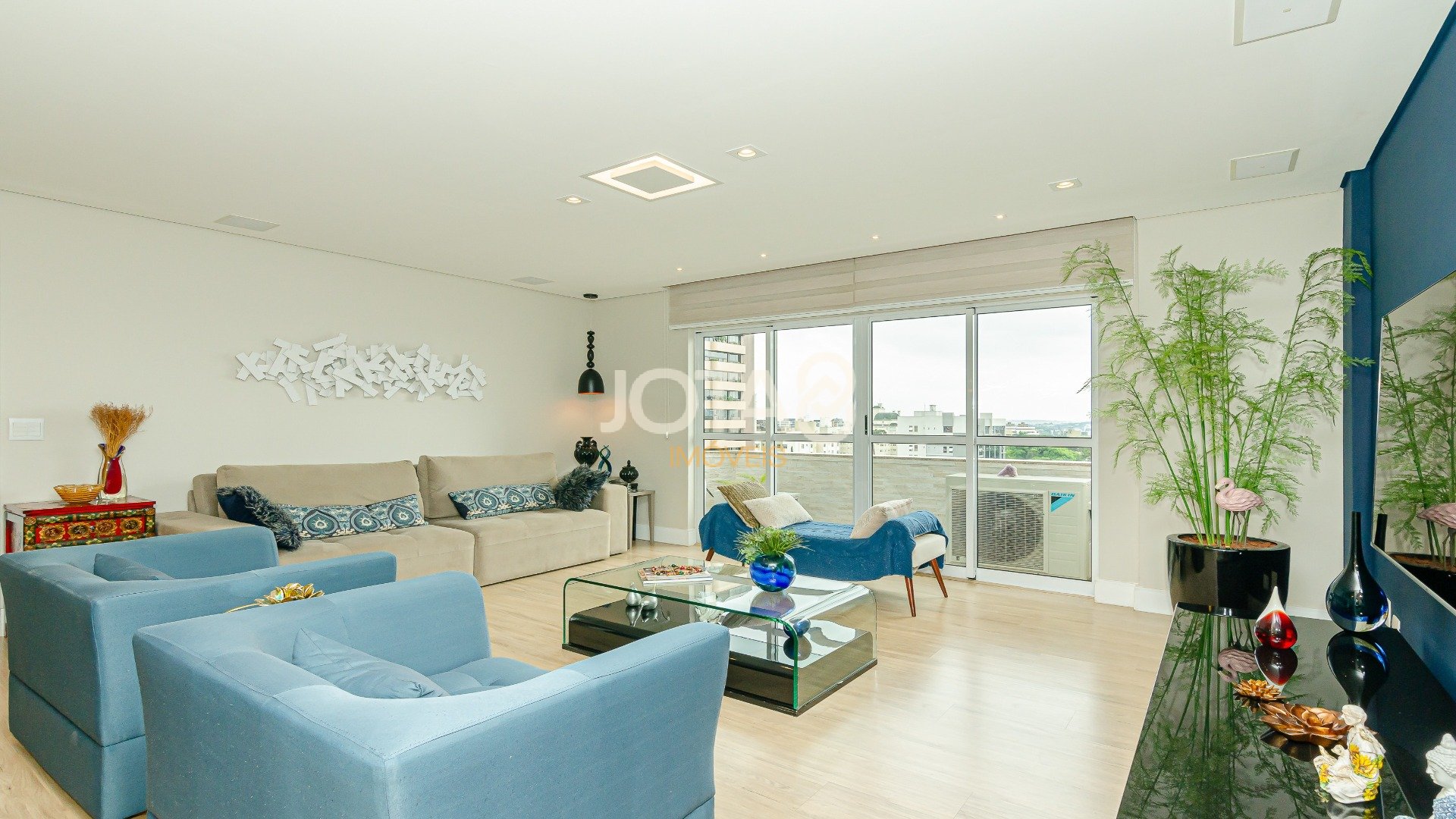 APARTAMENTO 3 DORMITÓRIOS LOCALIZAÇÃO NOBRE NO BATEL