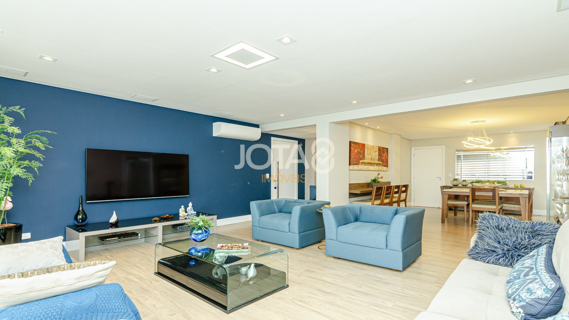 APARTAMENTO 3 DORMITÓRIOS LOCALIZAÇÃO NOBRE NO BATEL