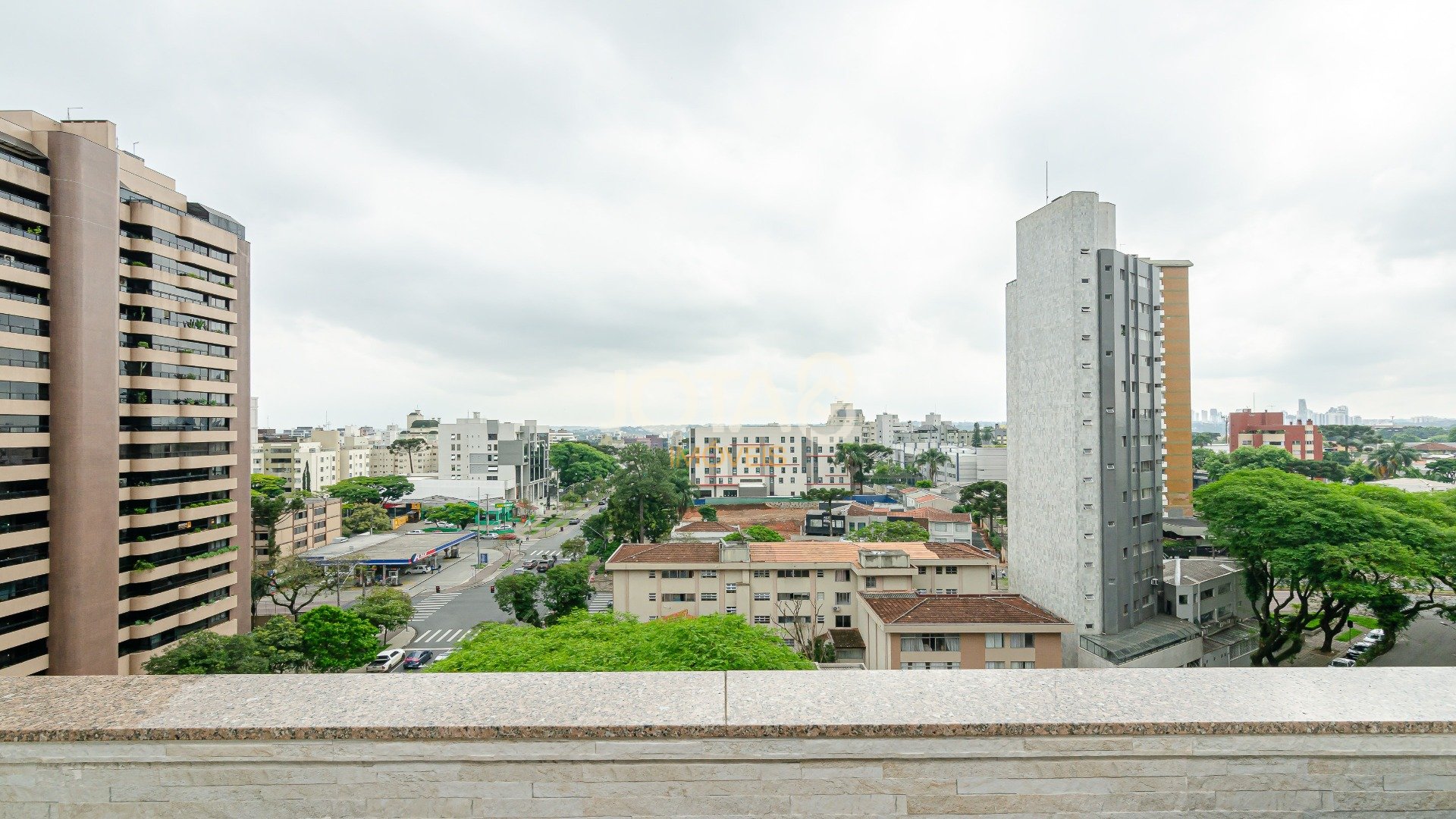 APARTAMENTO 3 DORMITÓRIOS LOCALIZAÇÃO NOBRE NO BATEL