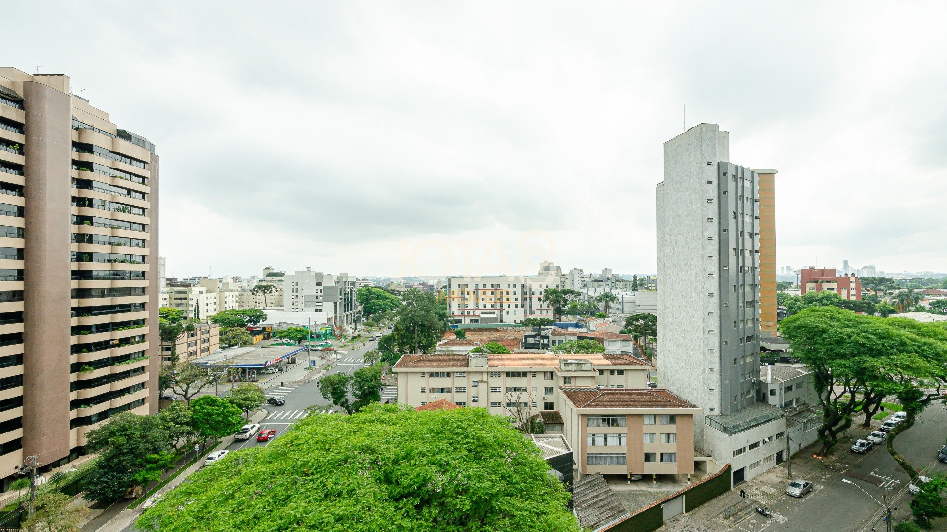 APARTAMENTO 3 DORMITÓRIOS LOCALIZAÇÃO NOBRE NO BATEL