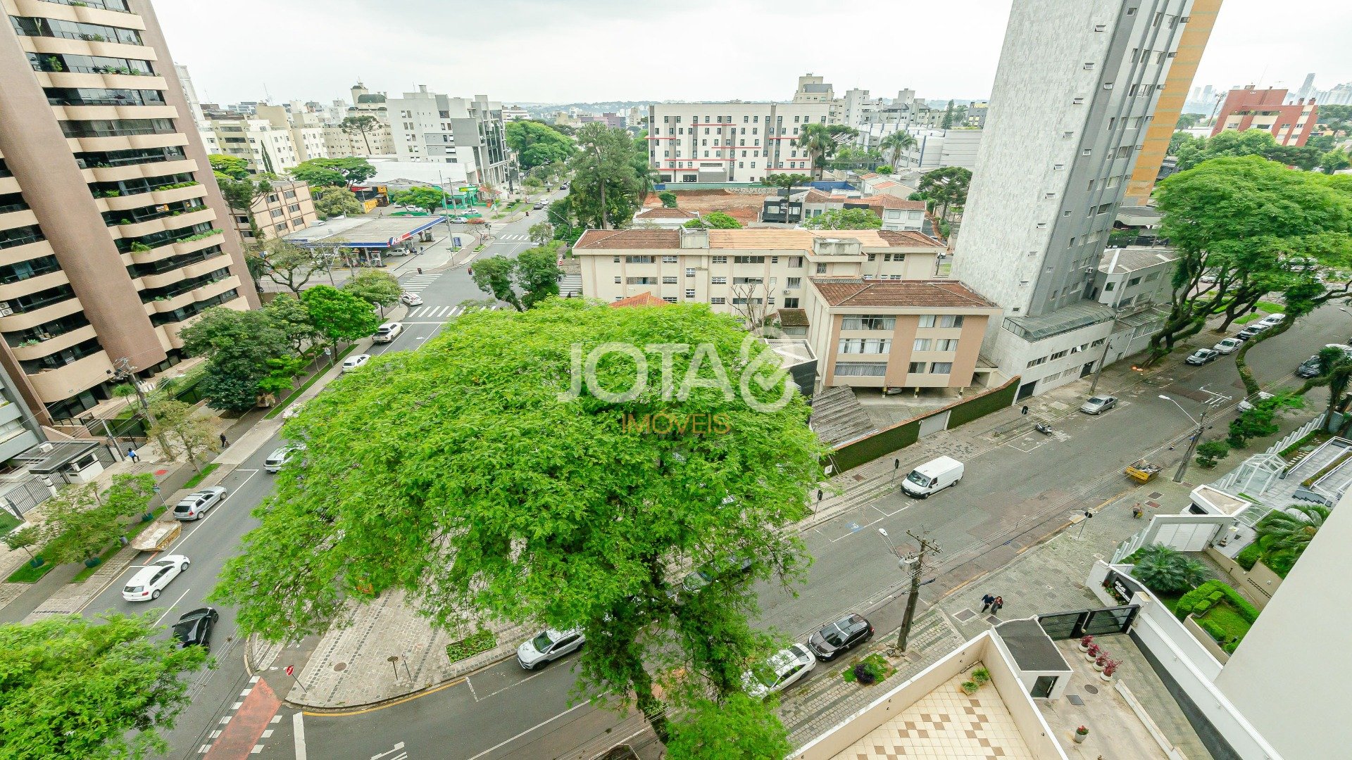 APARTAMENTO 3 DORMITÓRIOS LOCALIZAÇÃO NOBRE NO BATEL