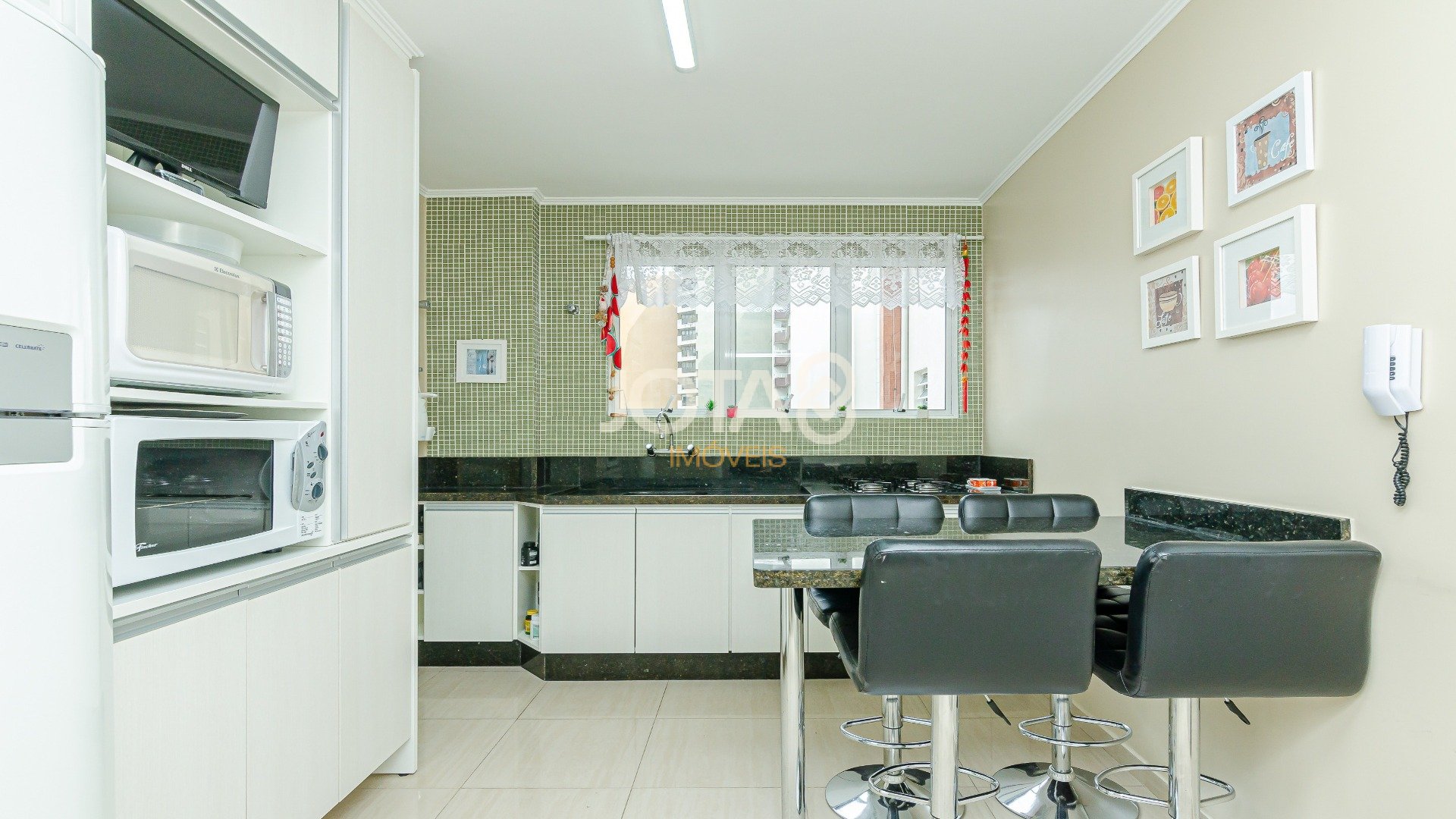 APARTAMENTO 3 DORMITÓRIOS LOCALIZAÇÃO NOBRE NO BATEL