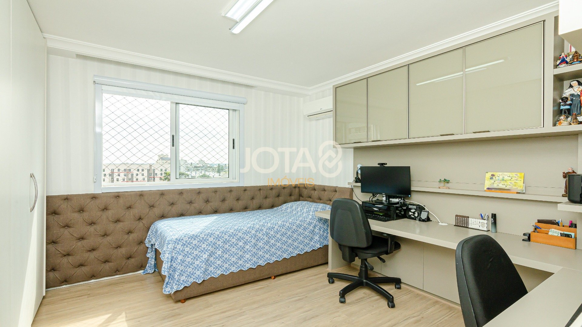 APARTAMENTO 3 DORMITÓRIOS LOCALIZAÇÃO NOBRE NO BATEL