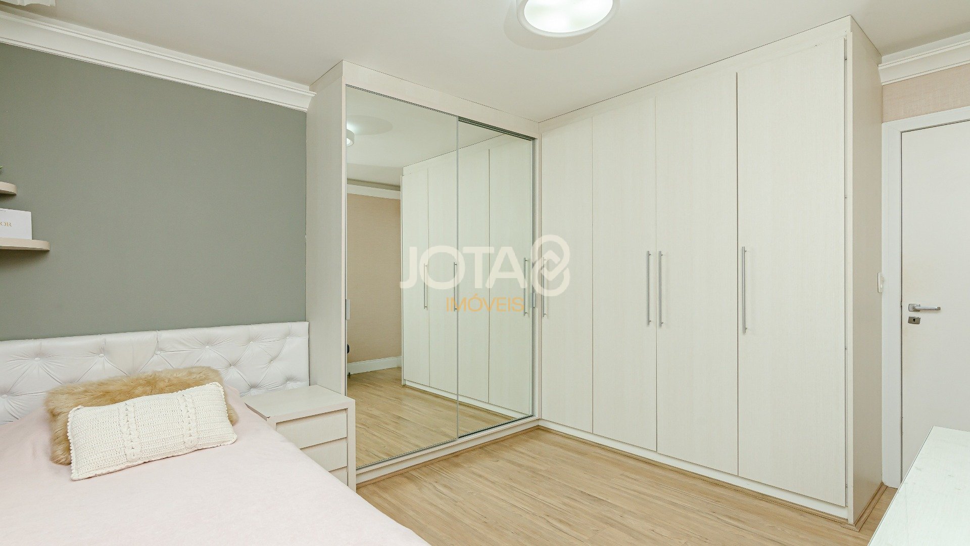 APARTAMENTO 3 DORMITÓRIOS LOCALIZAÇÃO NOBRE NO BATEL