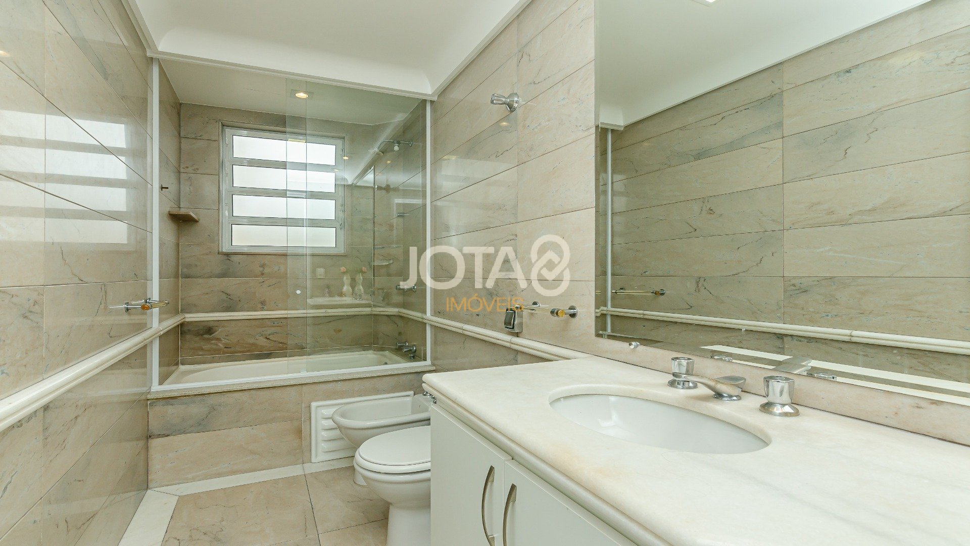 APARTAMENTO 3 DORMITÓRIOS LOCALIZAÇÃO NOBRE NO BATEL