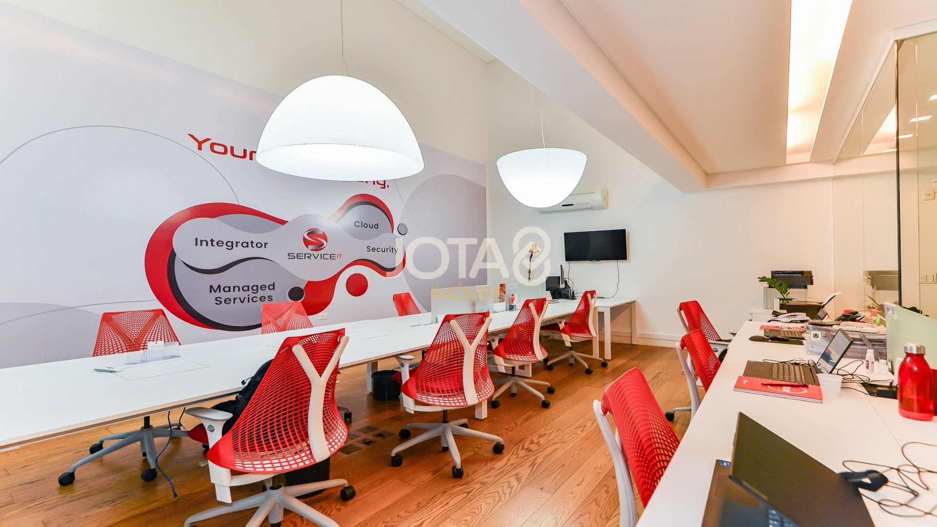 EXCELENTE SALA COMERCIAL EM CONDOMÍNIO PREMIUM