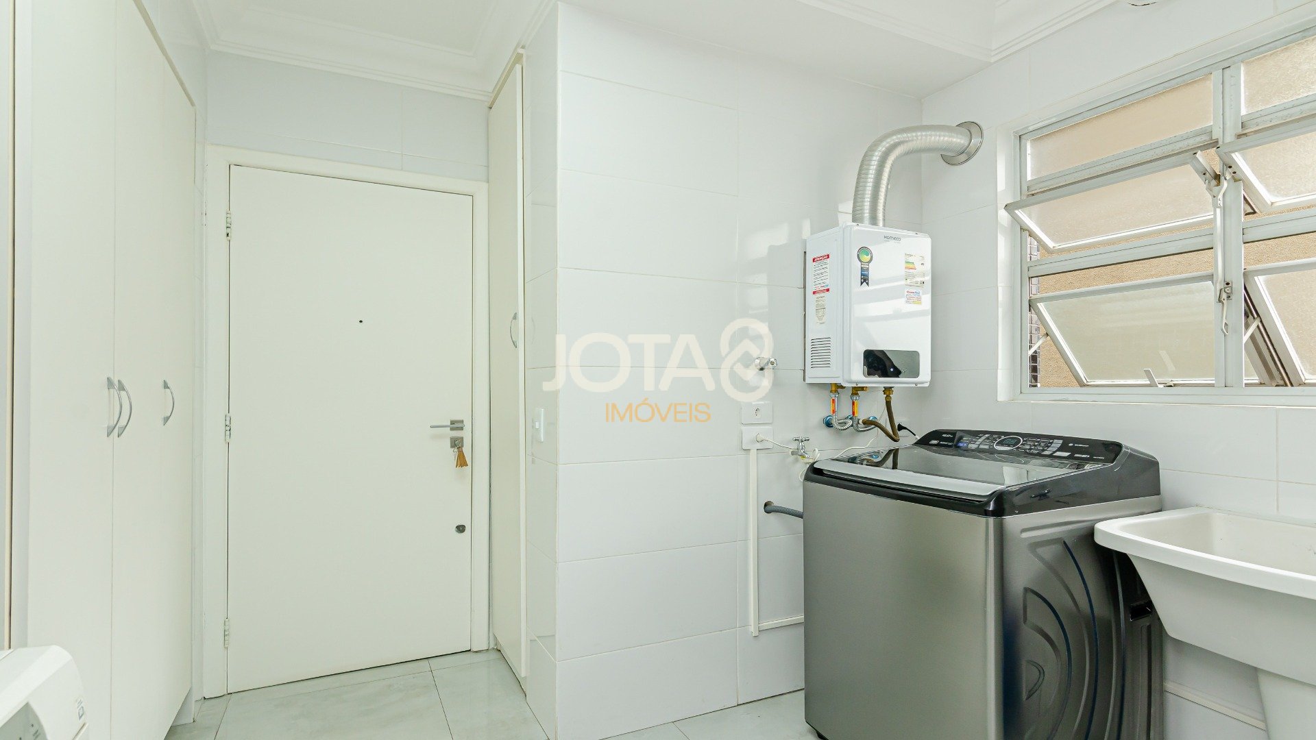 APARTAMENTO COM 3 QUARTOS NO BATEL