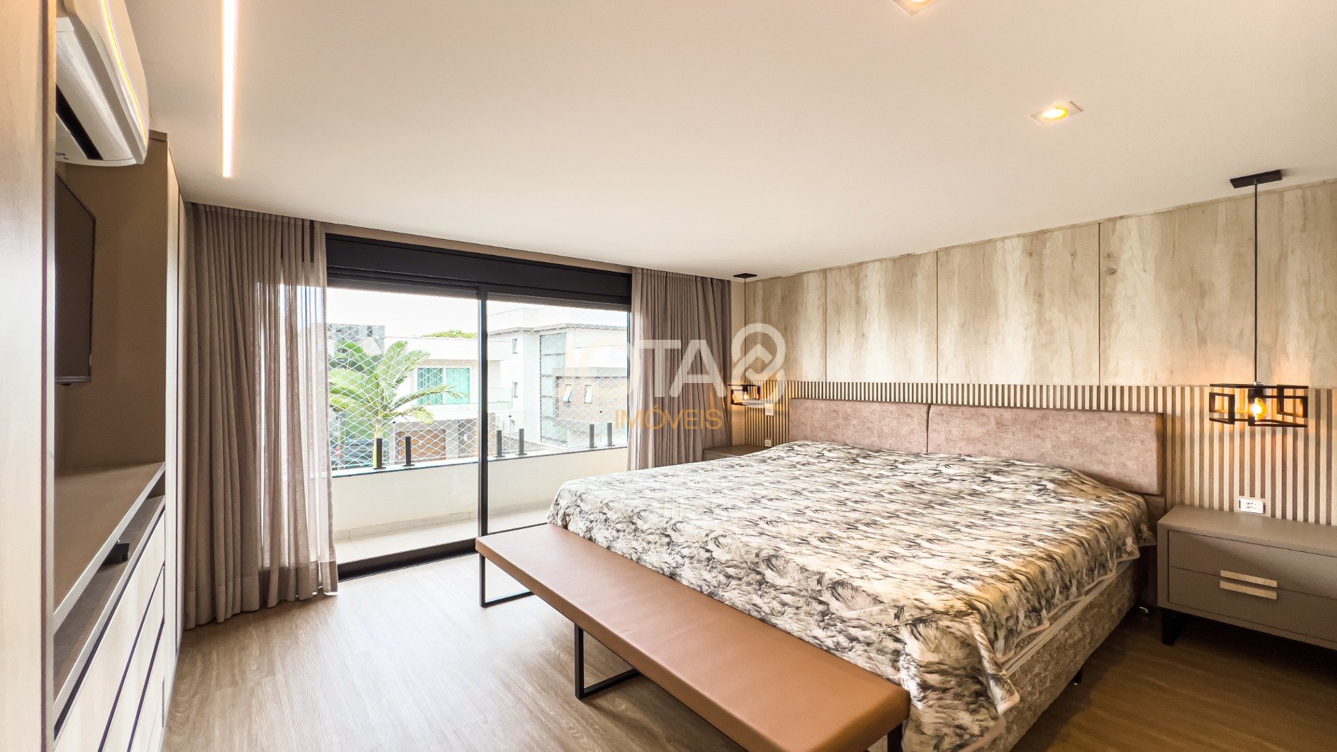 CASA NOVA EM CONDOMÍNIO COM 5 SUÍTES  EM SANTA FELICIDADE