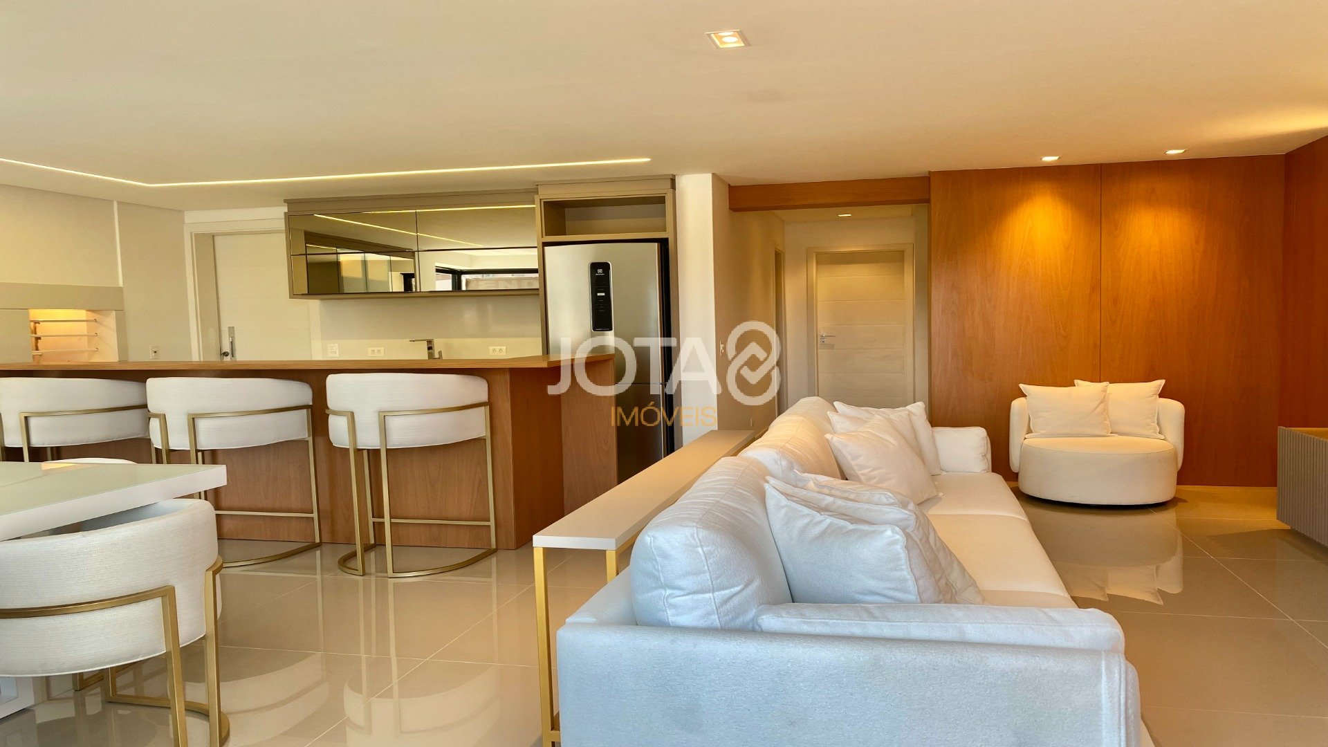 LINDO APARTAMENTO MOBILIADO COM 3 QUARTOS NO VILA IZABEL