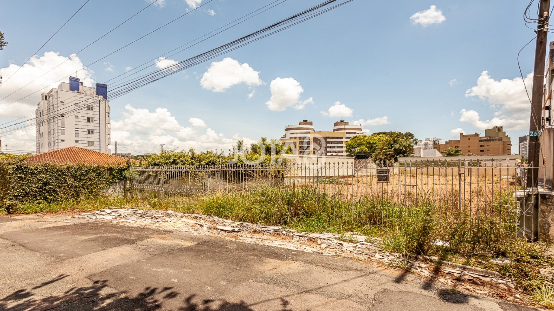 TERRENO PARA LOCAÇÃO EM ÓTIMA LOCALIZAÇÃO - J8