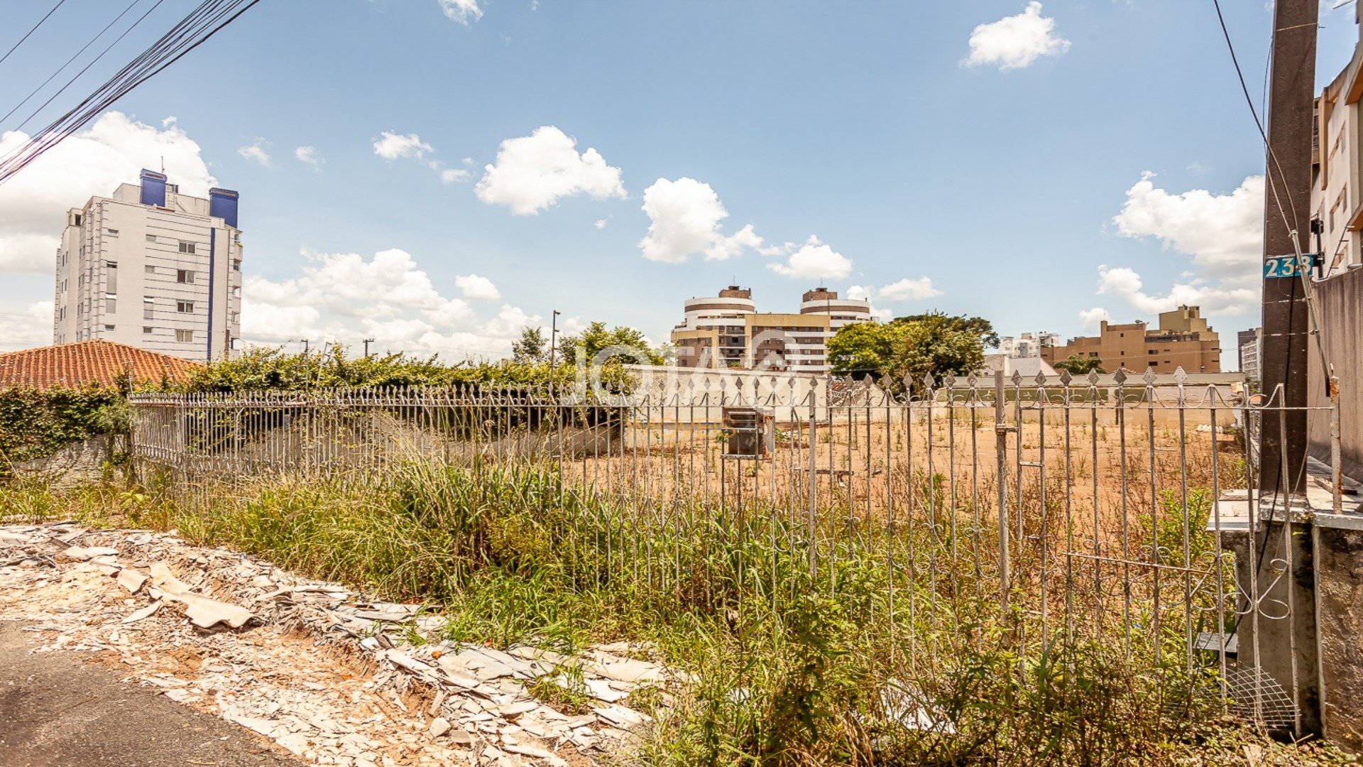 TERRENO PARA LOCAÇÃO EM ÓTIMA LOCALIZAÇÃO - J8