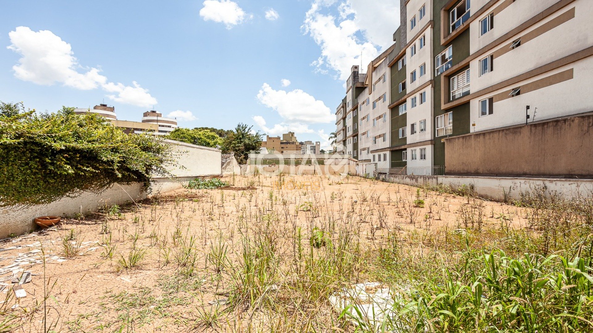 TERRENO PARA LOCAÇÃO EM ÓTIMA LOCALIZAÇÃO - J8