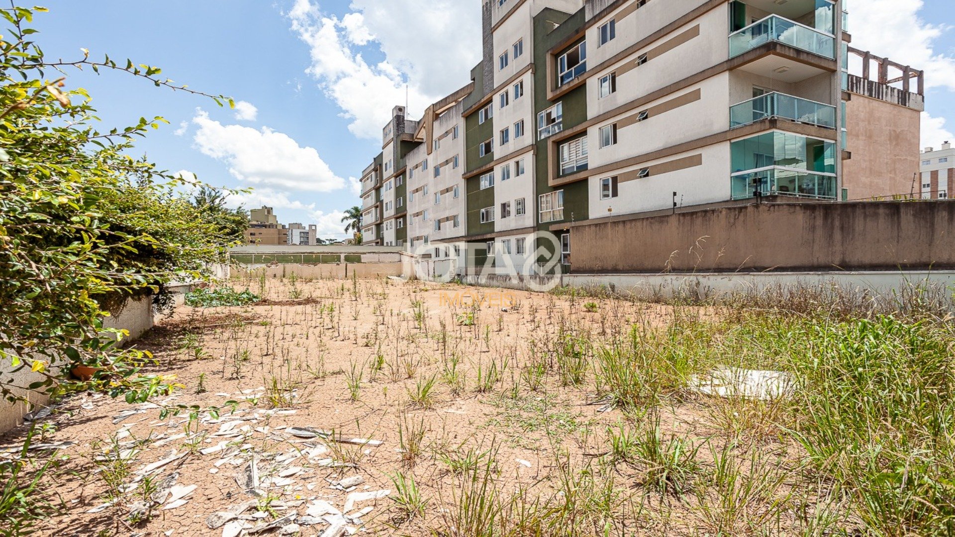 TERRENO PARA LOCAÇÃO EM ÓTIMA LOCALIZAÇÃO - J8