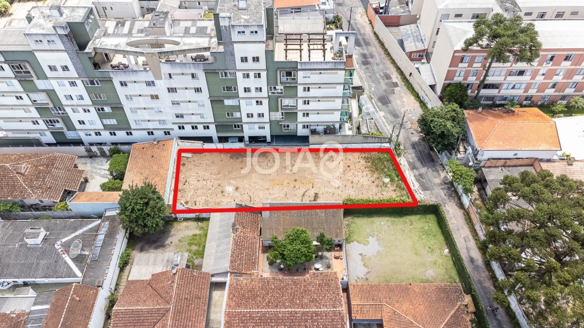TERRENO PARA LOCAÇÃO EM ÓTIMA LOCALIZAÇÃO - J8
