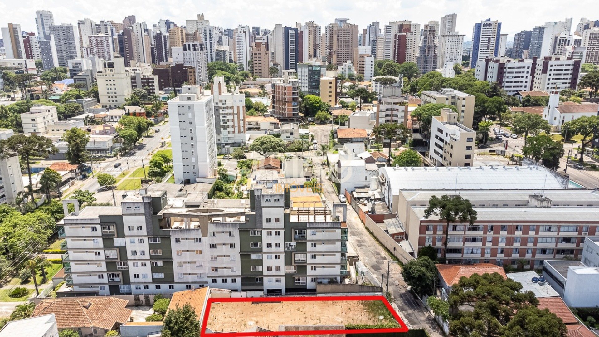 TERRENO PARA LOCAÇÃO EM ÓTIMA LOCALIZAÇÃO - J8
