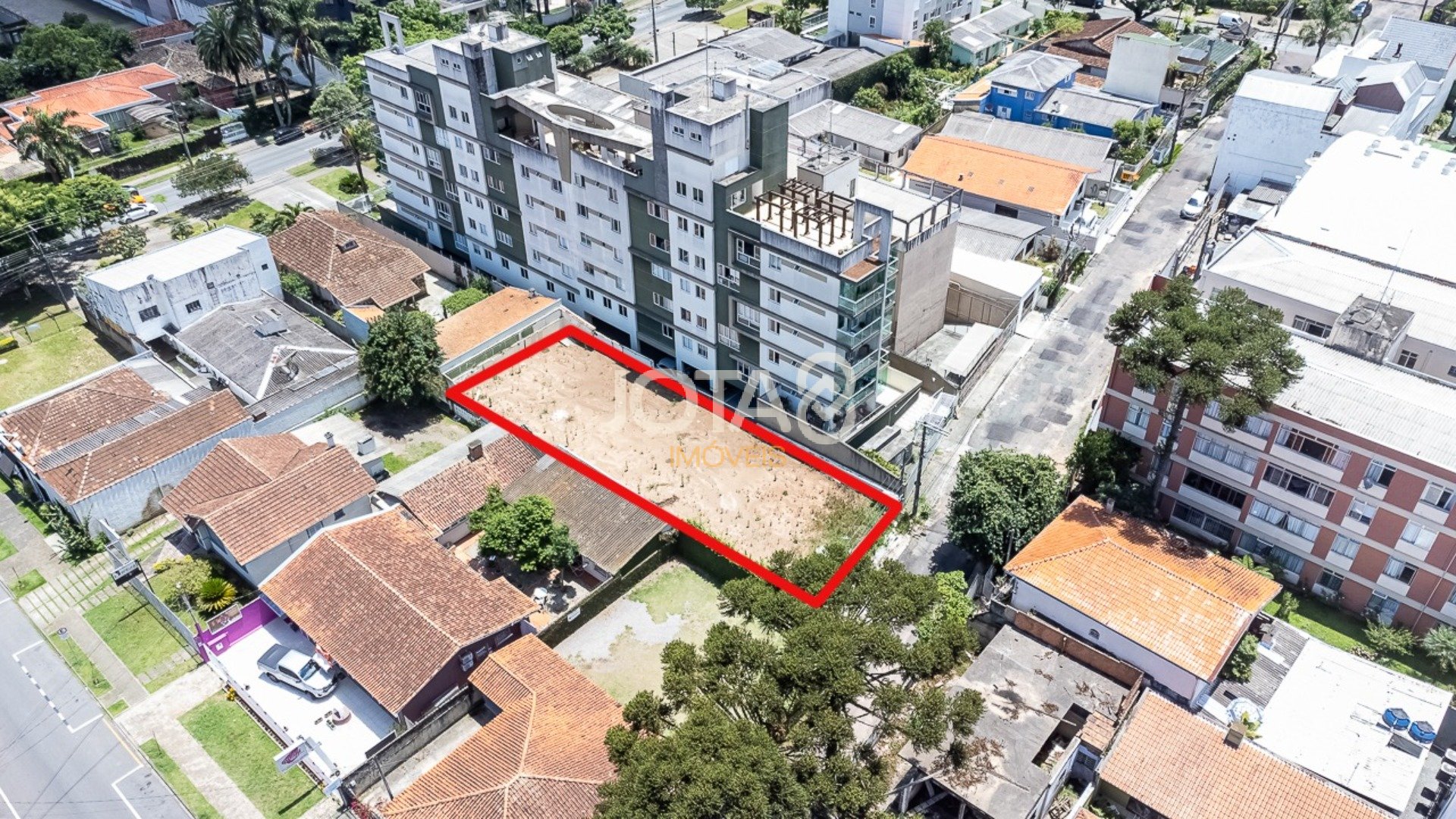 TERRENO PARA LOCAÇÃO EM ÓTIMA LOCALIZAÇÃO - J8