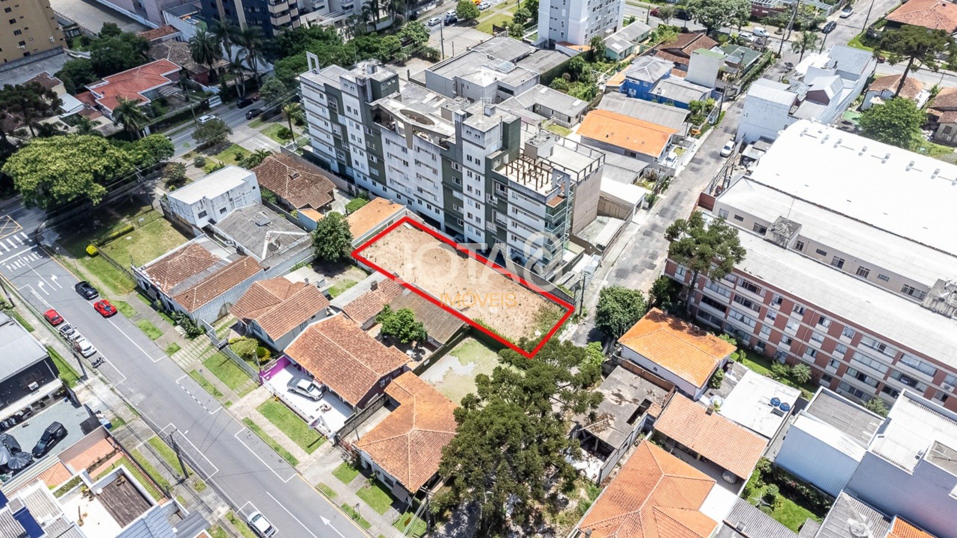 TERRENO PARA LOCAÇÃO EM ÓTIMA LOCALIZAÇÃO - J8