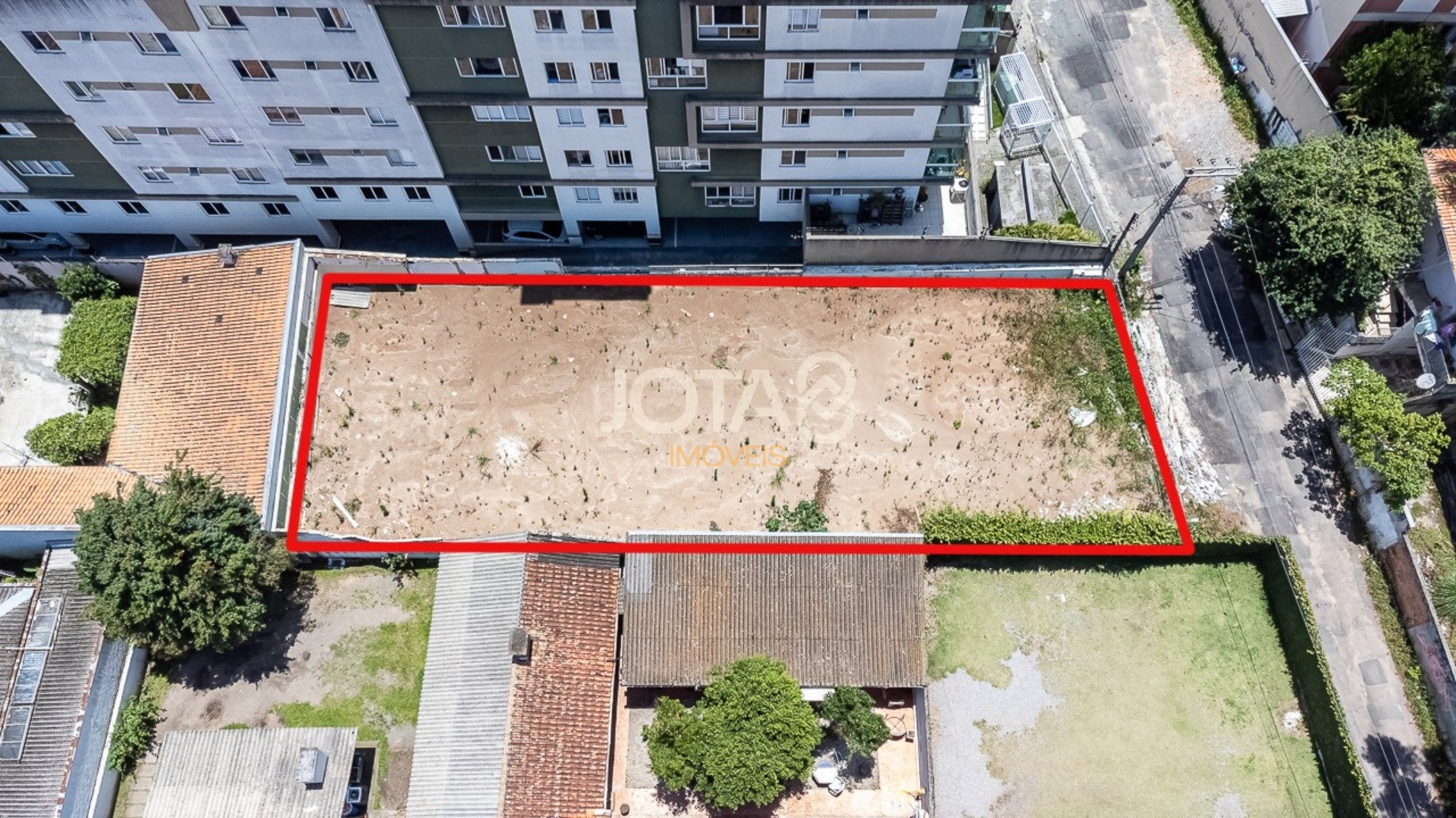 TERRENO PARA LOCAÇÃO EM ÓTIMA LOCALIZAÇÃO - J8