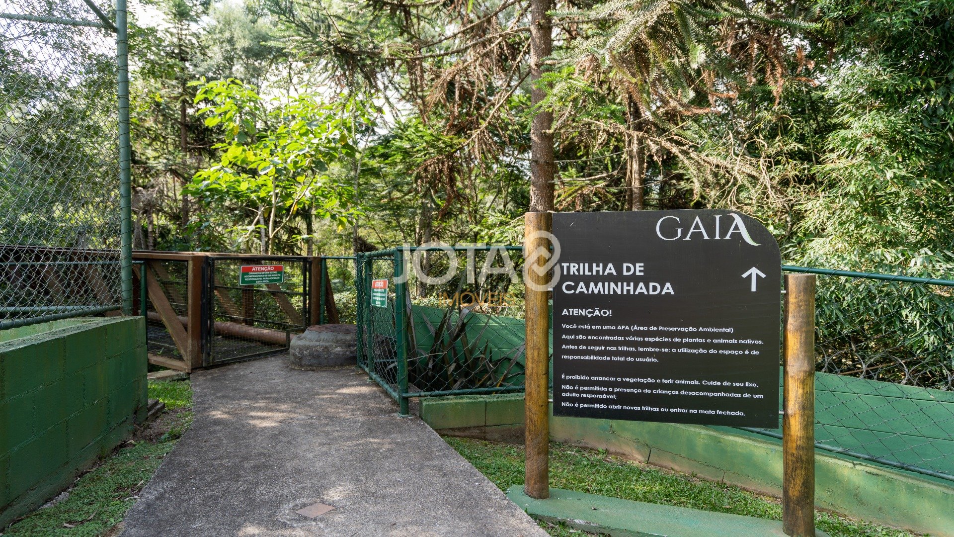 TERRENO EM CONDOMÍNIO FECHADO GAIA
