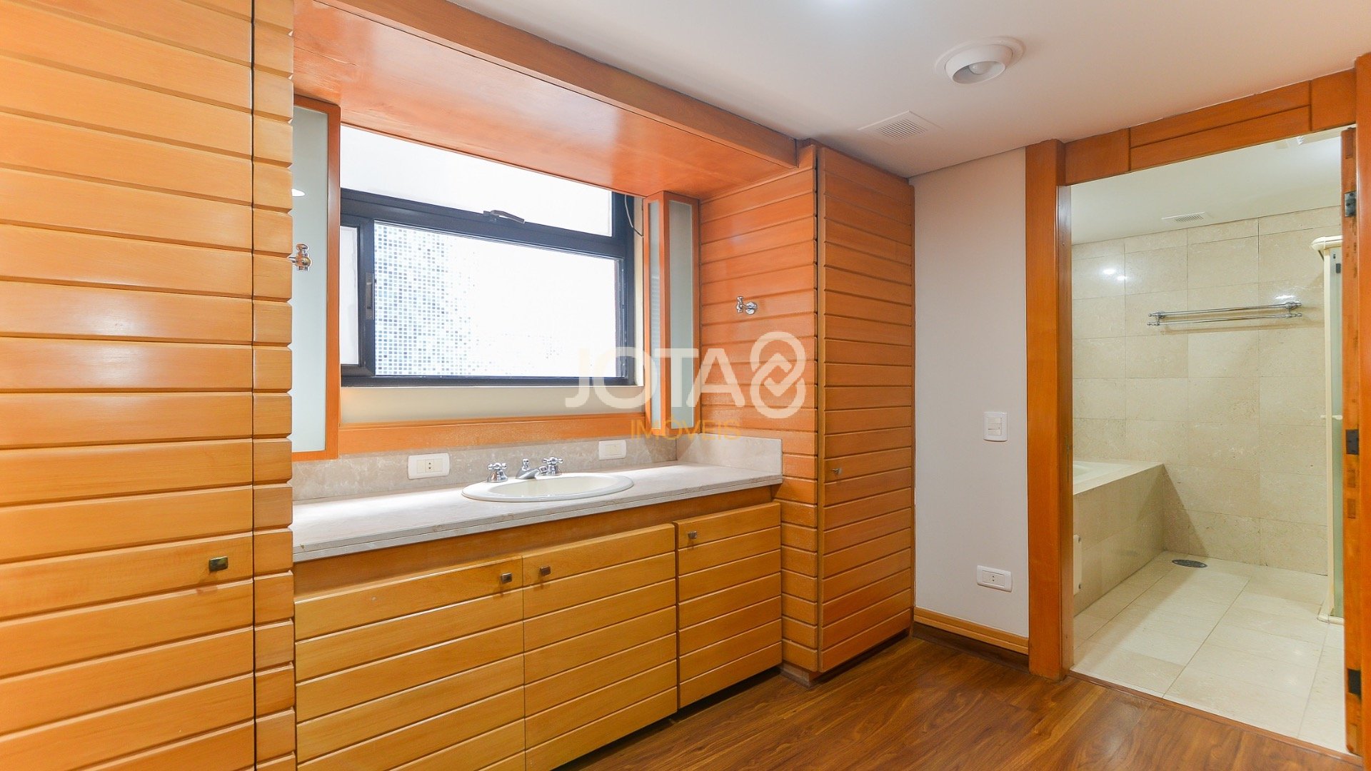 APARTAMENTO COM 3 SUÍTES E VISTA PARA O GRACIOSA COUNTRY CLUB