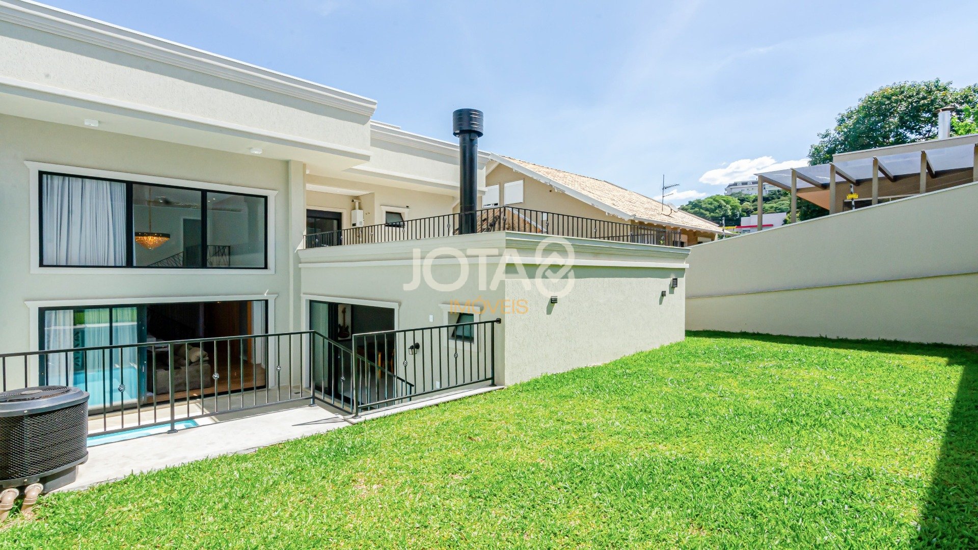 CAS MODERNA, ENSOLARADA NO CAMPO COMPRIDO