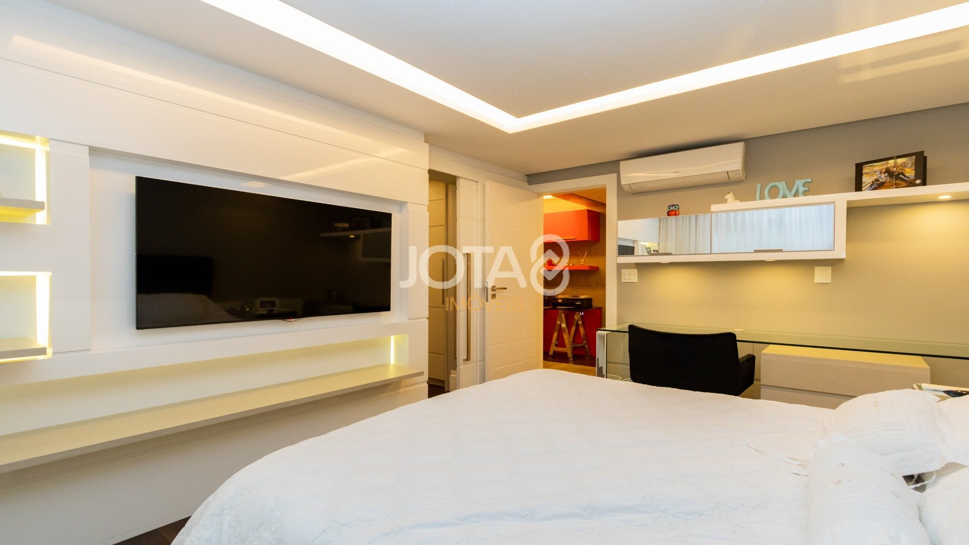 CASA COM 4 QUARTOS, ESPAÇO GOURMET E PISCINA!