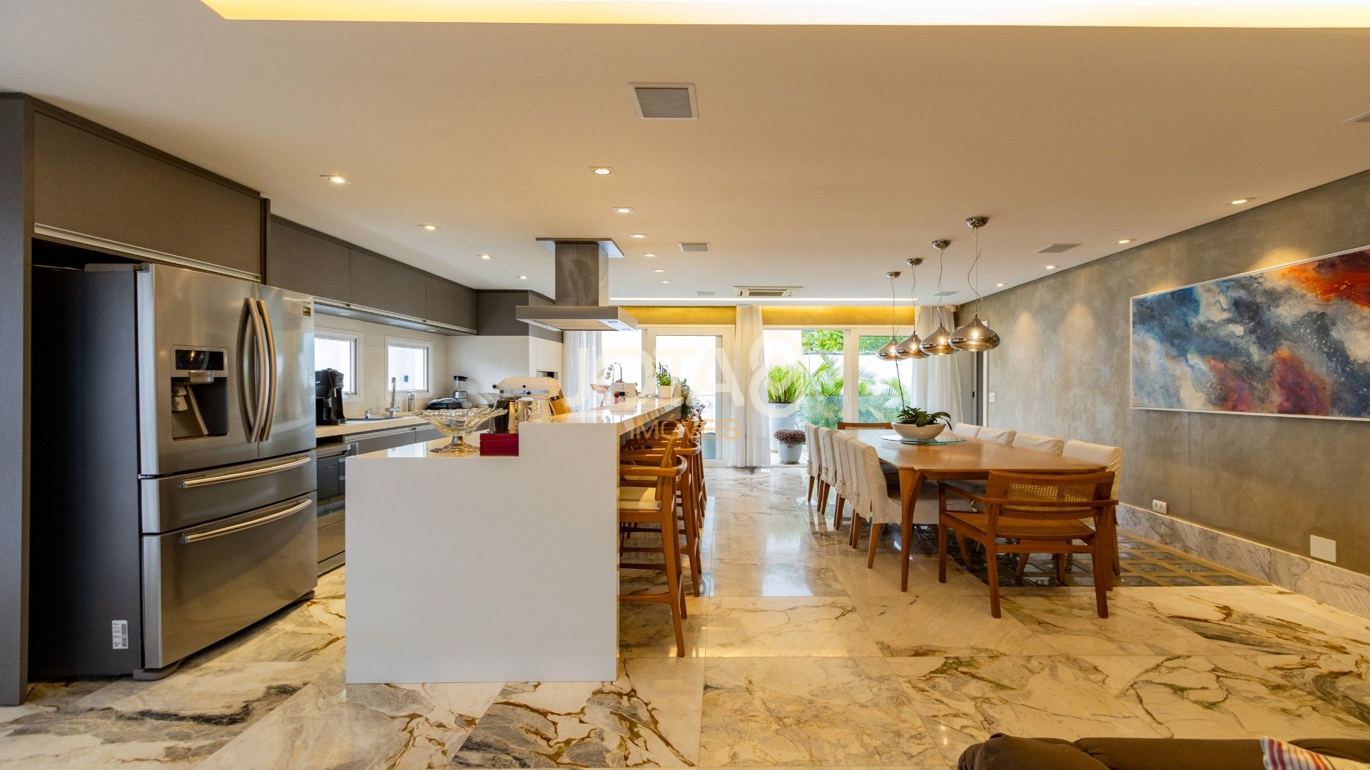 CASA COM 4 QUARTOS, ESPAÇO GOURMET E PISCINA!