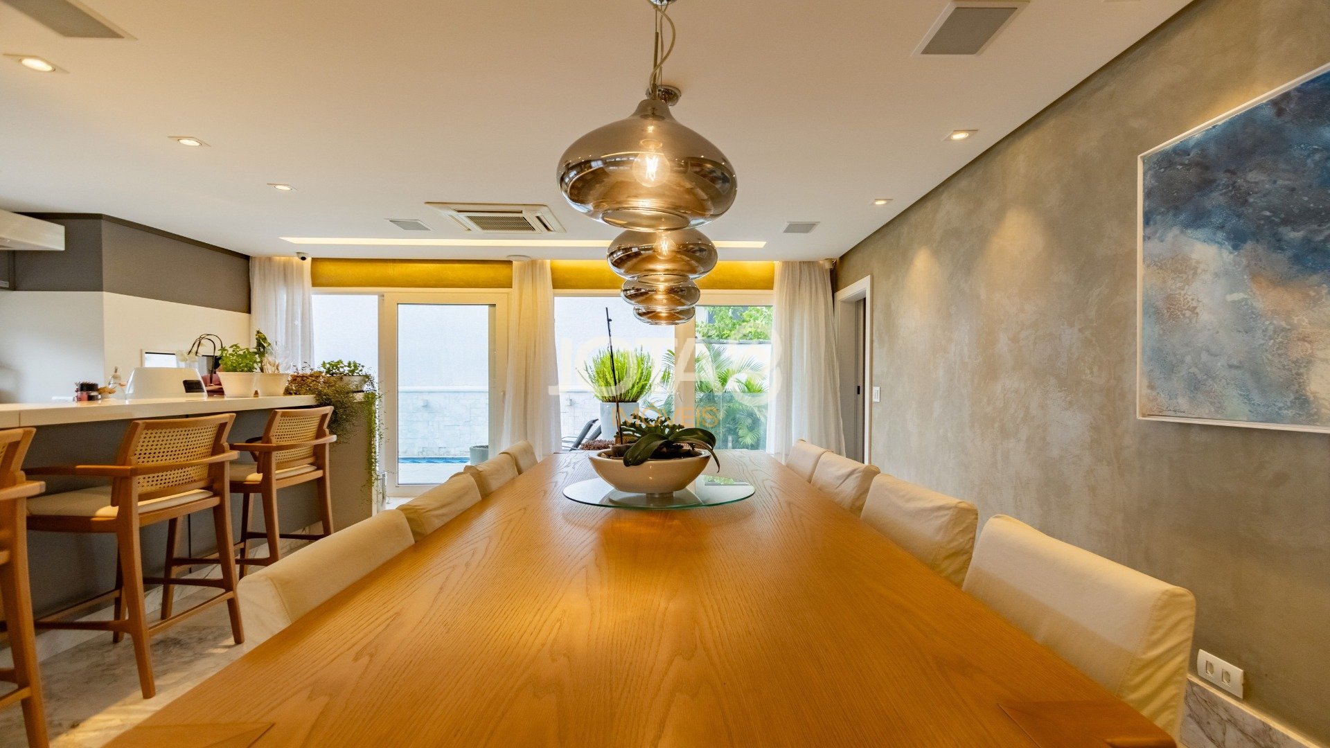 CASA COM 4 QUARTOS, ESPAÇO GOURMET E PISCINA!