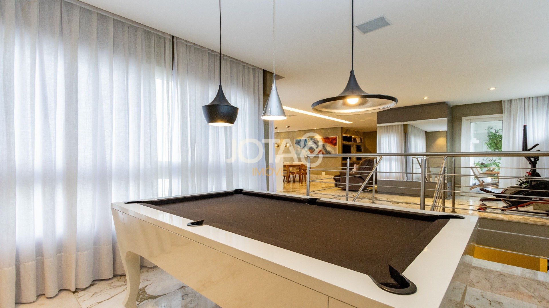 CASA COM 4 QUARTOS, ESPAÇO GOURMET E PISCINA!