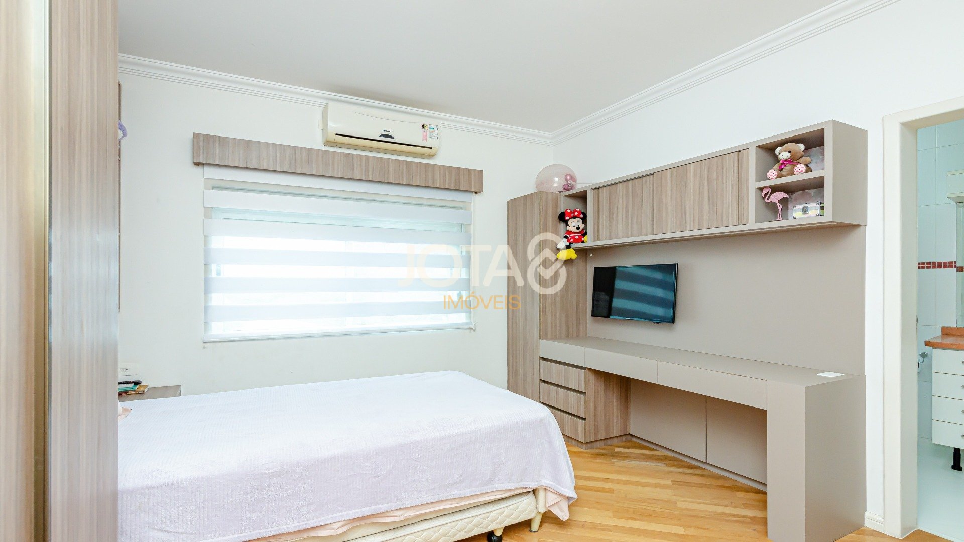 4 QUARTOS E 2 SUÍTES EM SANTA FELICIDADE