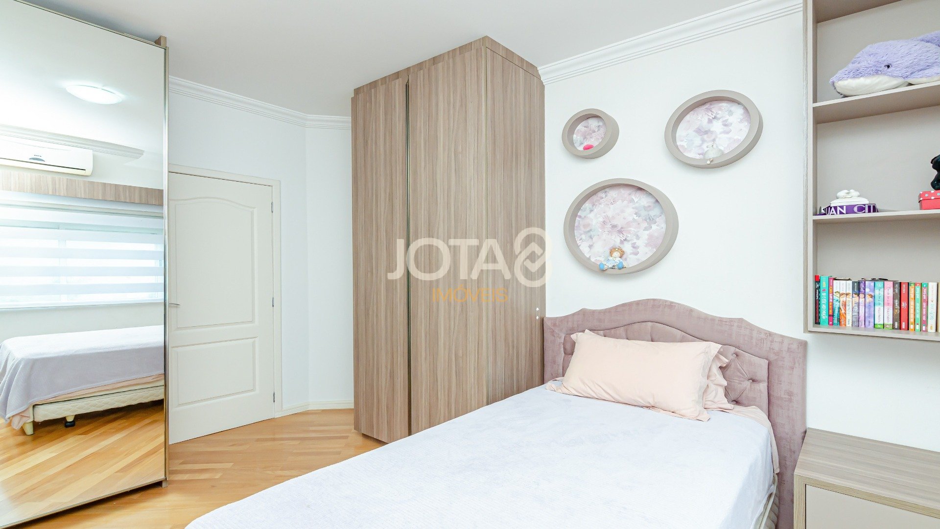 4 QUARTOS E 2 SUÍTES EM SANTA FELICIDADE