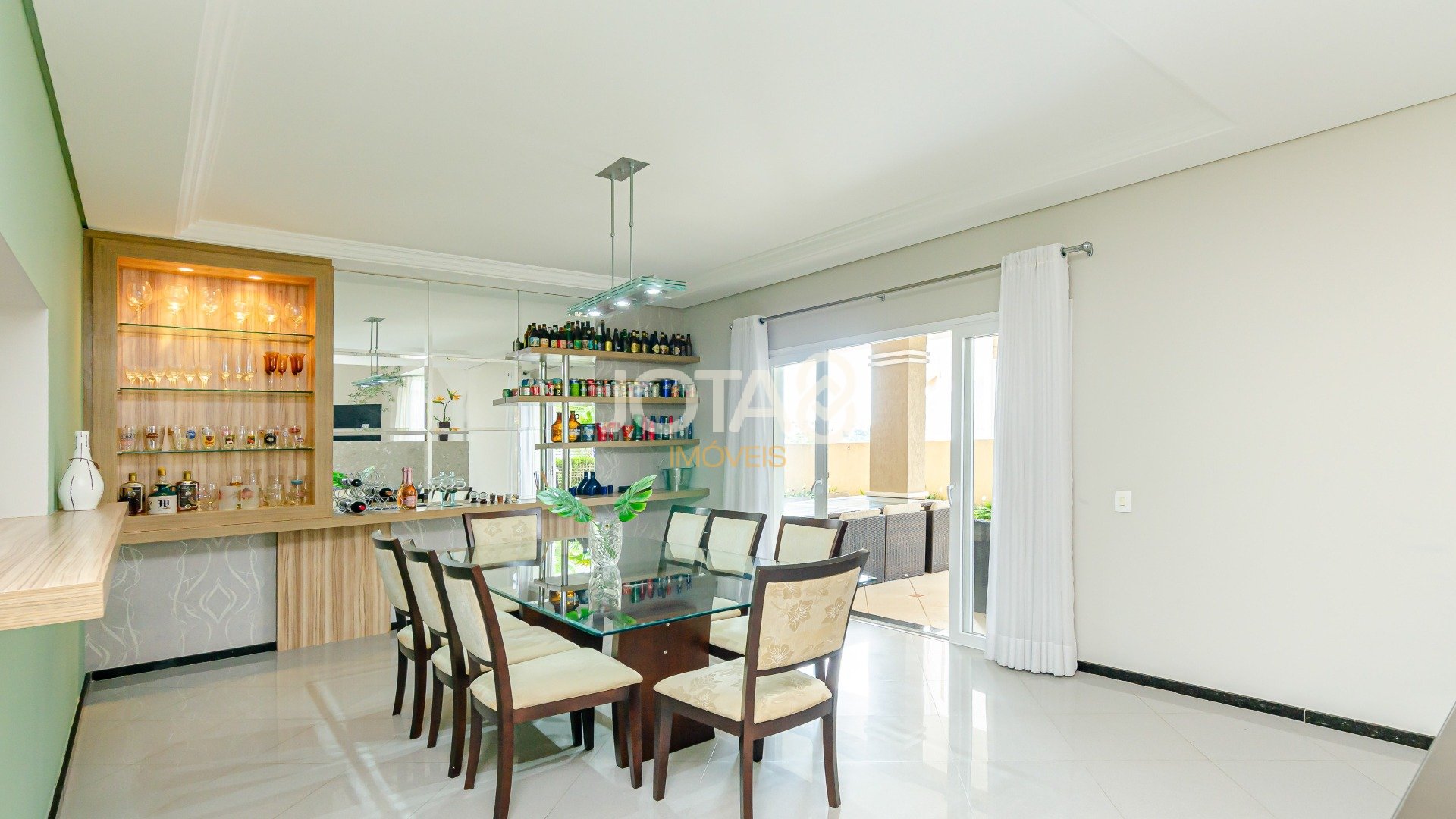 CASA COM 4 QUARTOS E PISCINA NO CAMPO COMPRIDO