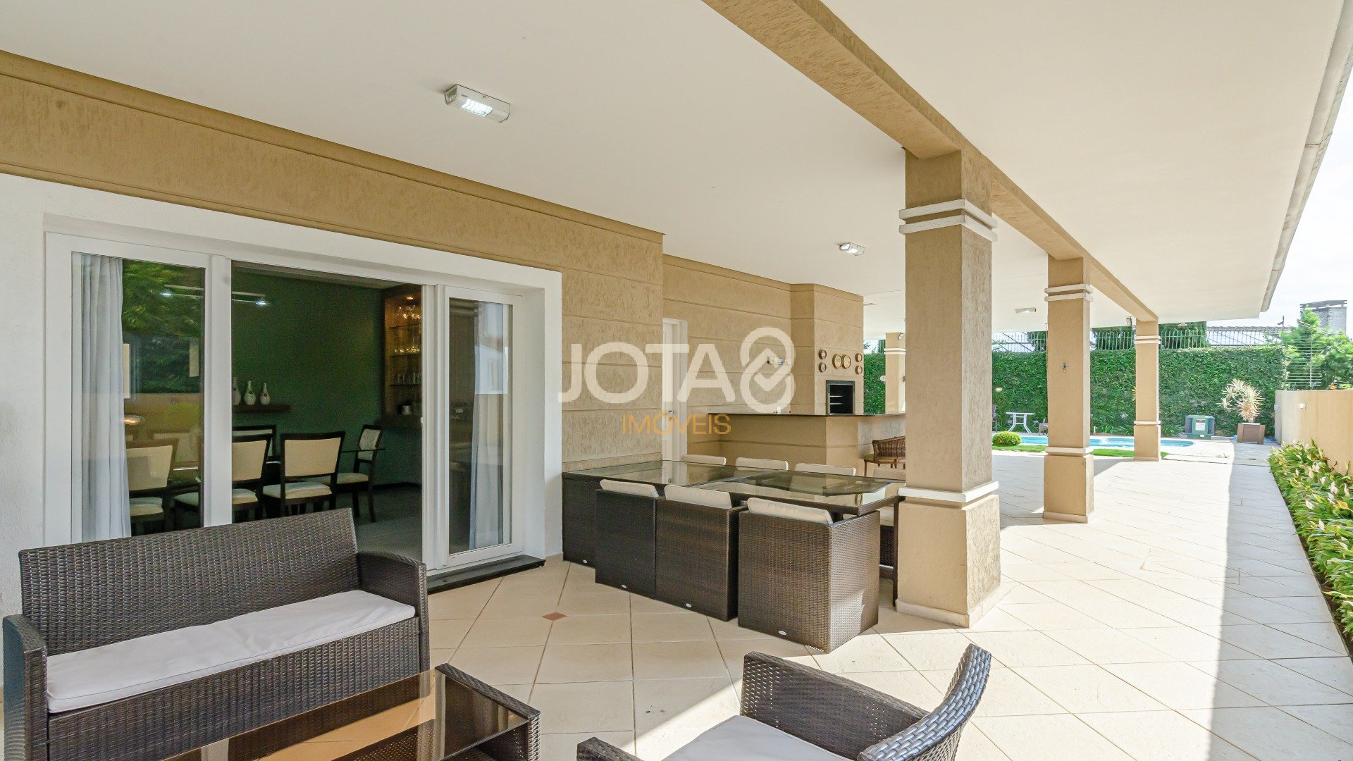 CASA COM 4 QUARTOS E PISCINA NO CAMPO COMPRIDO