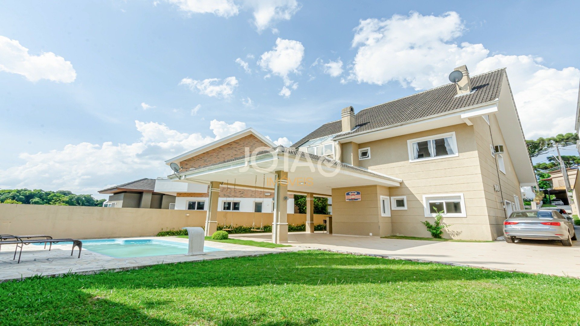 CASA COM 4 QUARTOS E PISCINA NO CAMPO COMPRIDO