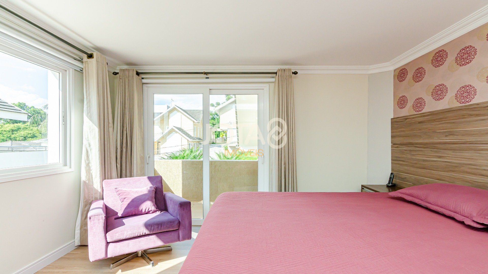 CASA COM 4 QUARTOS E PISCINA NO CAMPO COMPRIDO
