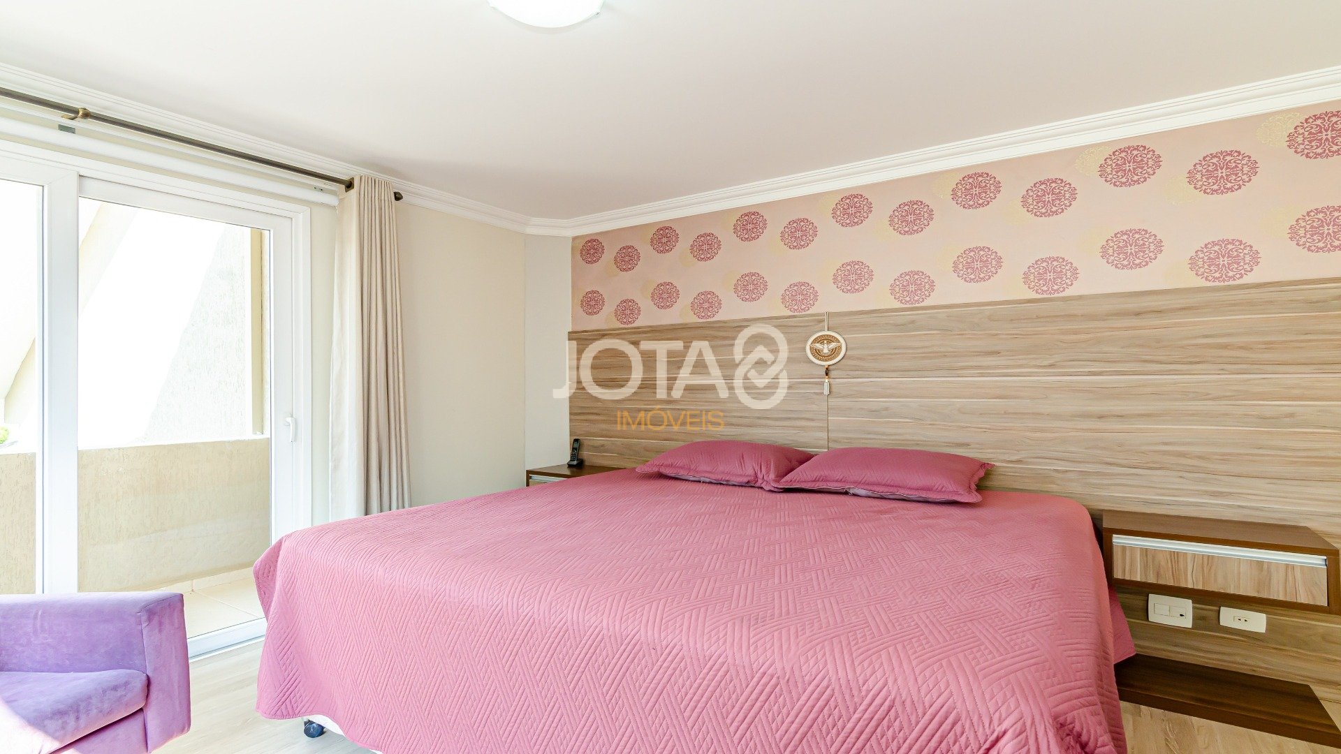 CASA COM 4 QUARTOS E PISCINA NO CAMPO COMPRIDO