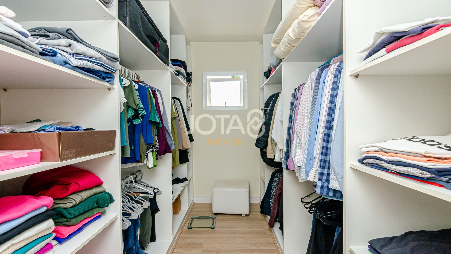 CASA COM 4 QUARTOS E PISCINA NO CAMPO COMPRIDO