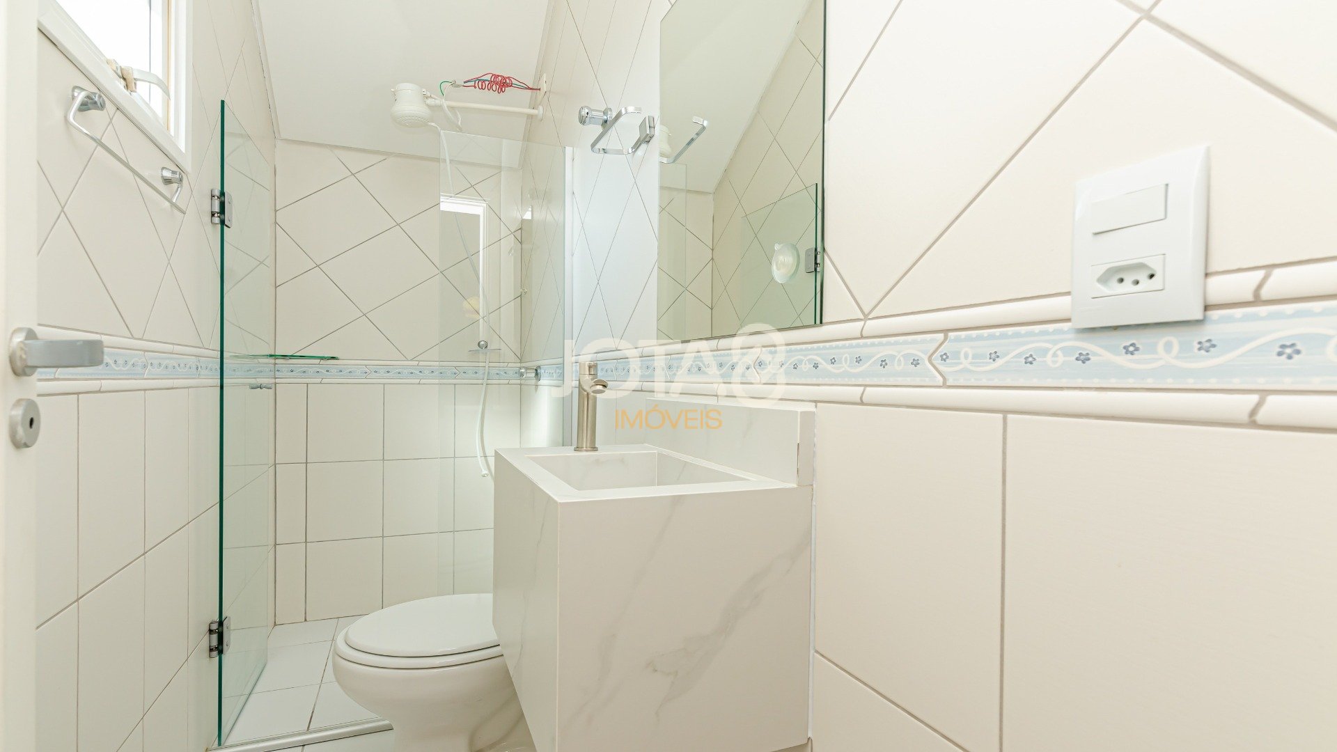 CASA COM 4 QUARTOS E PISCINA NO CAMPO COMPRIDO
