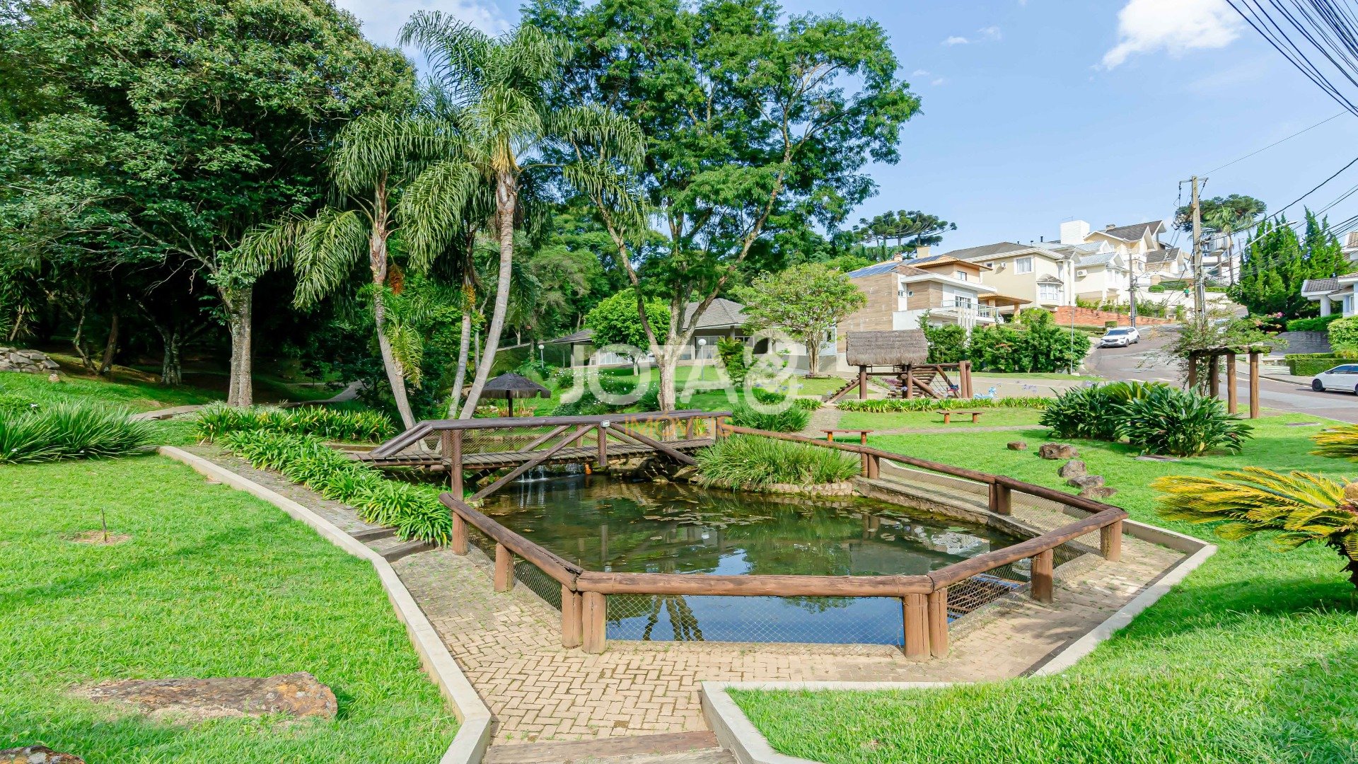 CASA COM 4 QUARTOS E PISCINA NO CAMPO COMPRIDO
