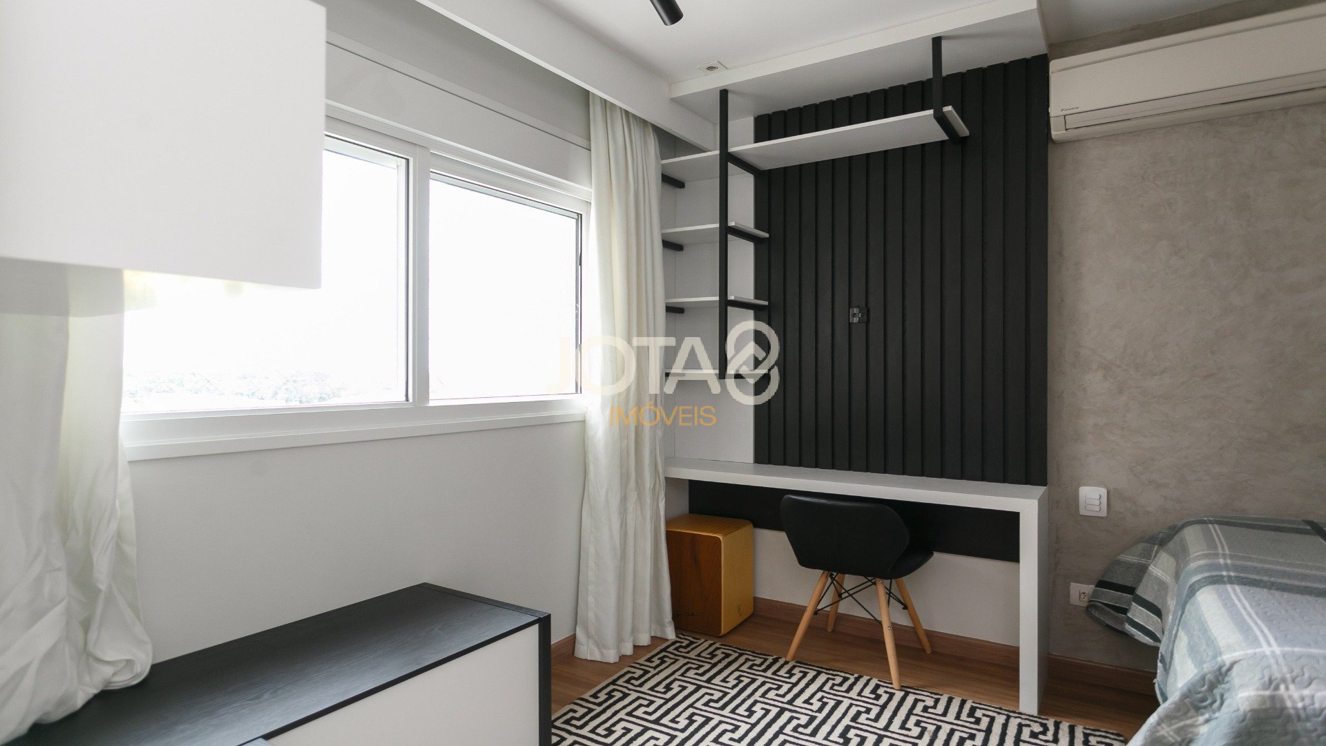 LINDO APARTAMENTO COM 3 SUÍTES EM CONDOMÍNIO CLUBE