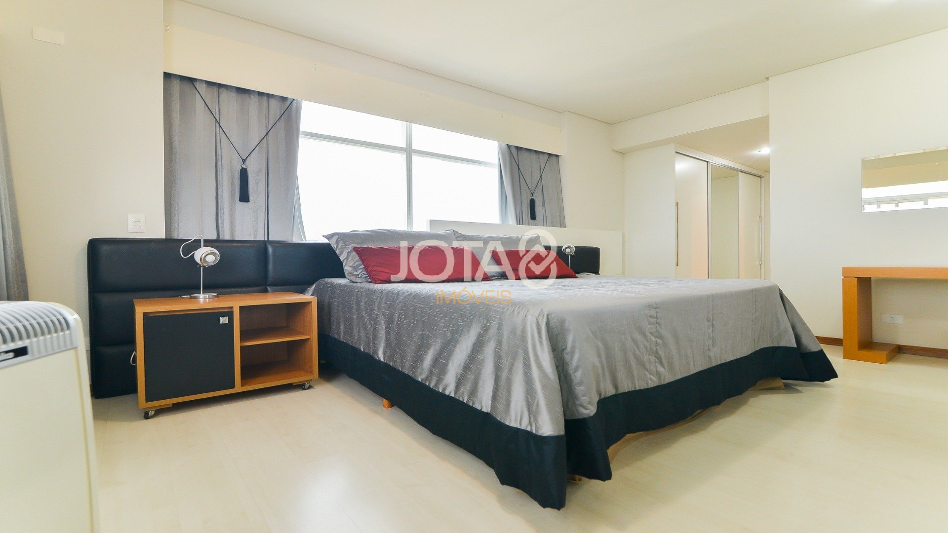 EXCELENTE STUDIO MOBILIADO NO 28ºANDAR!