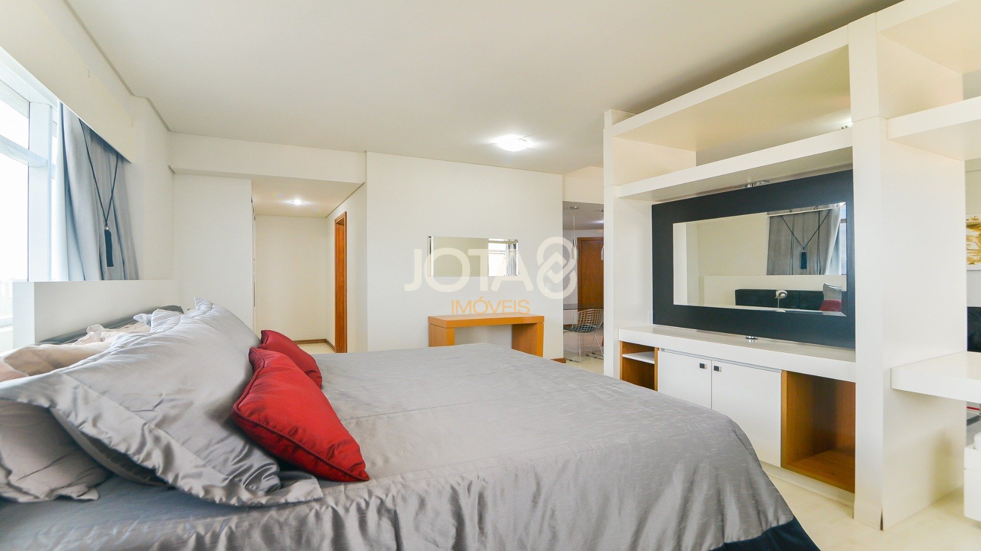 EXCELENTE STUDIO MOBILIADO NO 28ºANDAR!