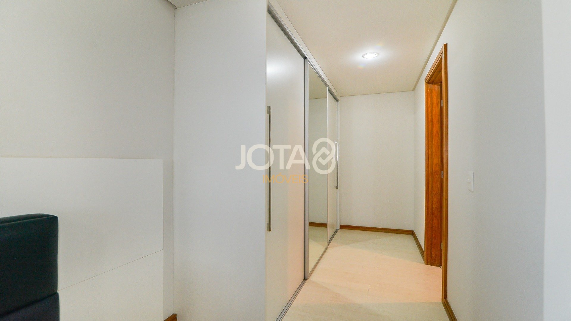 EXCELENTE STUDIO MOBILIADO NO 28ºANDAR!