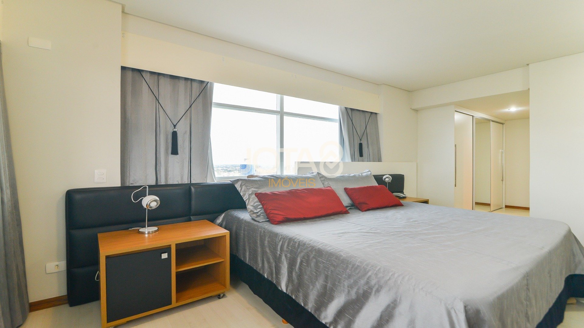 EXCELENTE STUDIO MOBILIADO NO 28ºANDAR!